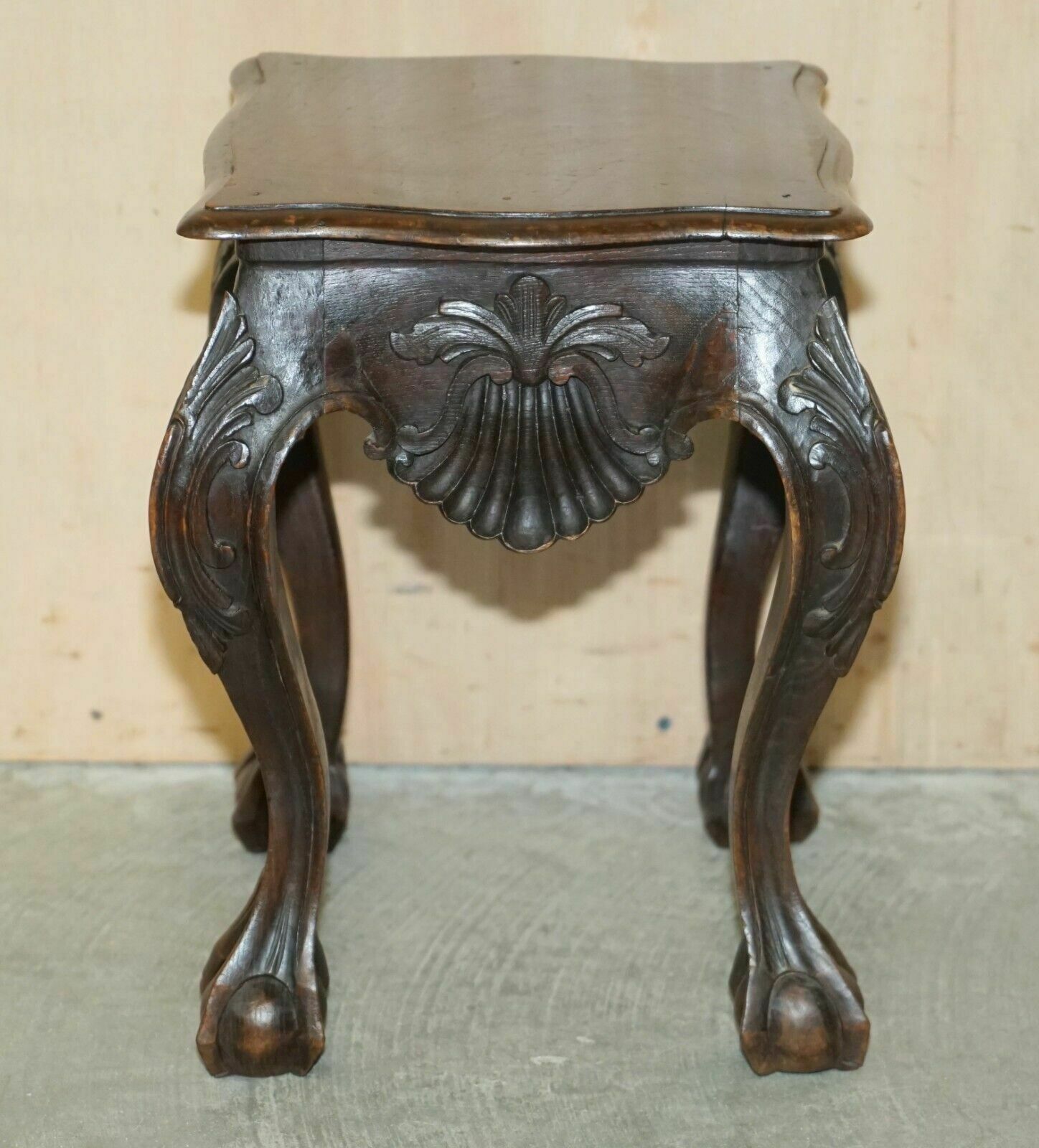 photo vinterior Lovely Pair Of Antique Circa 1900 Hand Carved Mahogany Claw & Ball Side Tables