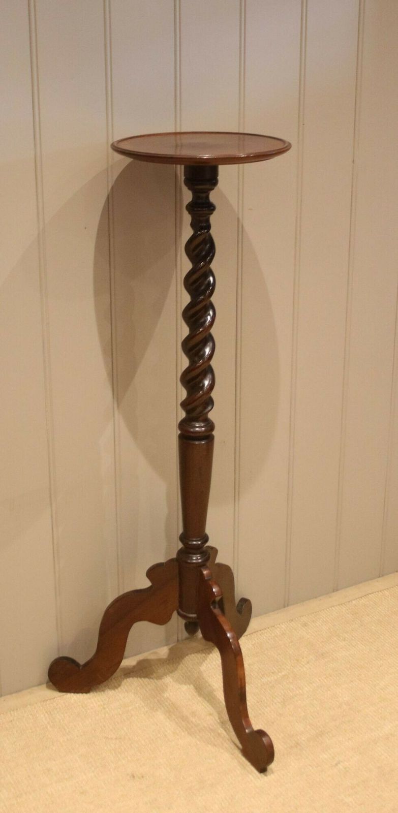 photo furniture Late 19th Century Walnut Jardiniere Stand