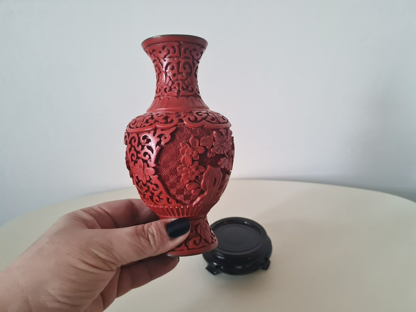 photo furniture Chinese Cinnabar Lacquer Vase Varnish Carving Chinese Collectible