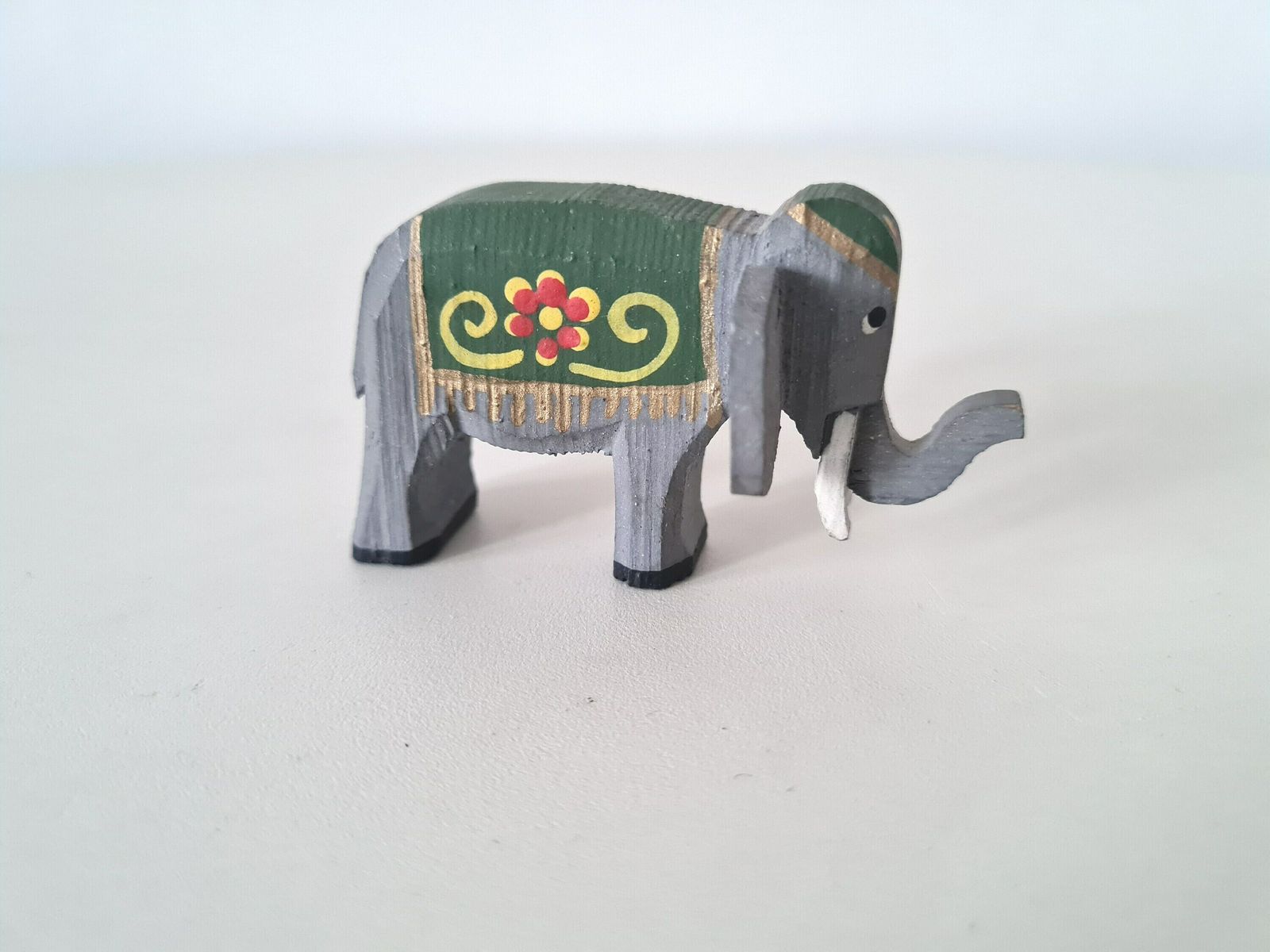 Vintage Erzgebirge Miniatuur Olifantfiguur – Houten Decoratie, Gemaakt In Oost Duitsland
