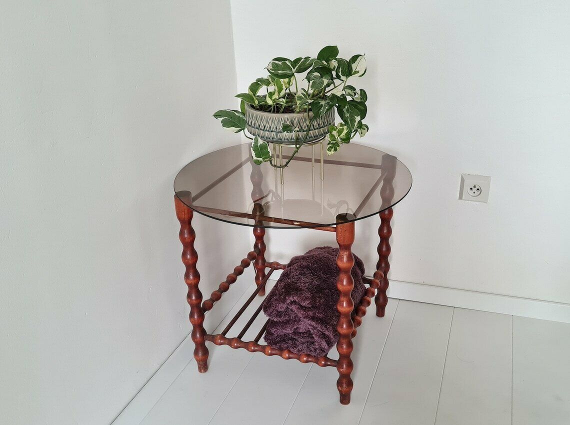 photo furniture Vintage Mid Century Modern Houten Tafel Met Rookglas