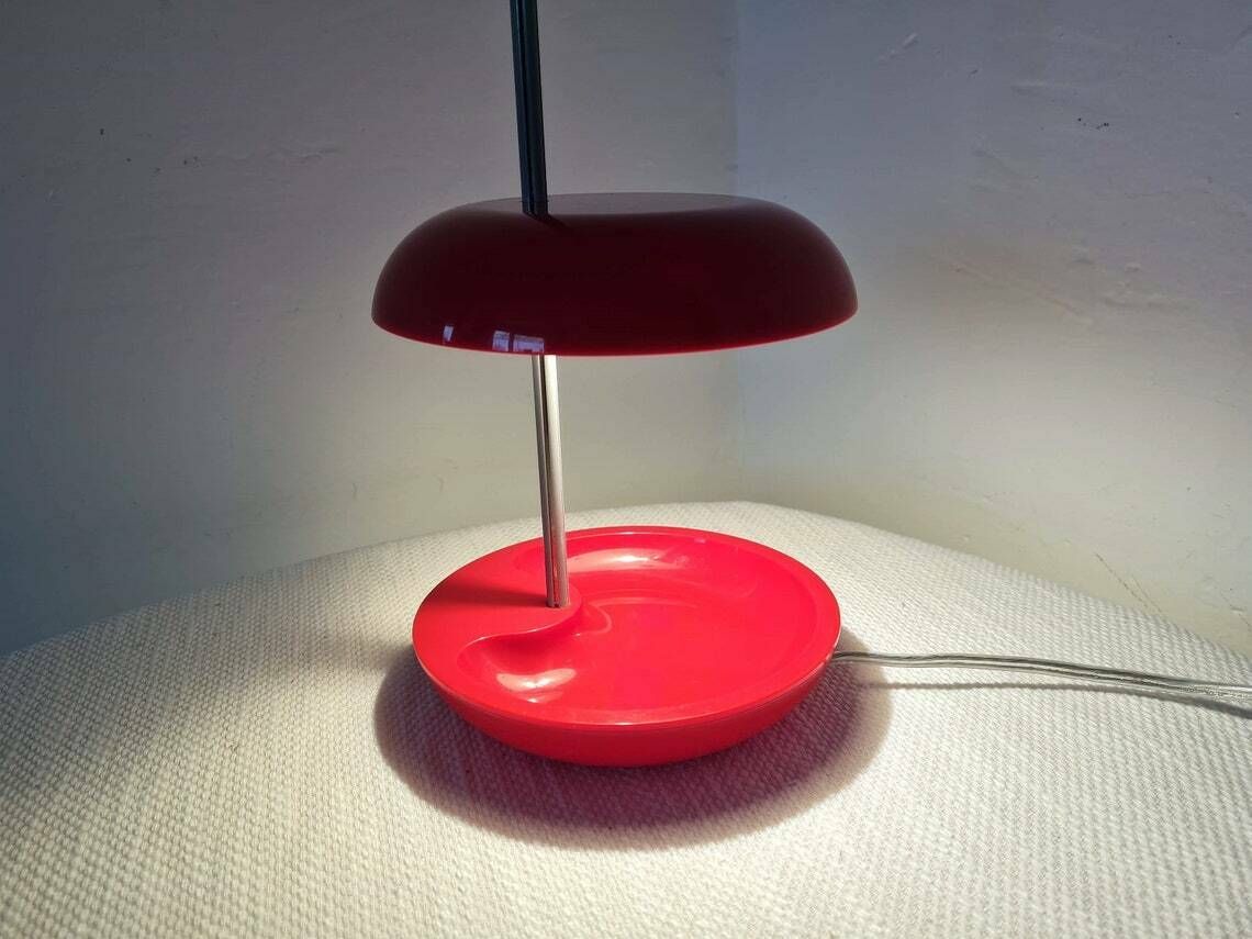 Vintage Pop Art Table Lamp Plastic Lovely Accent Lamp photo for sale