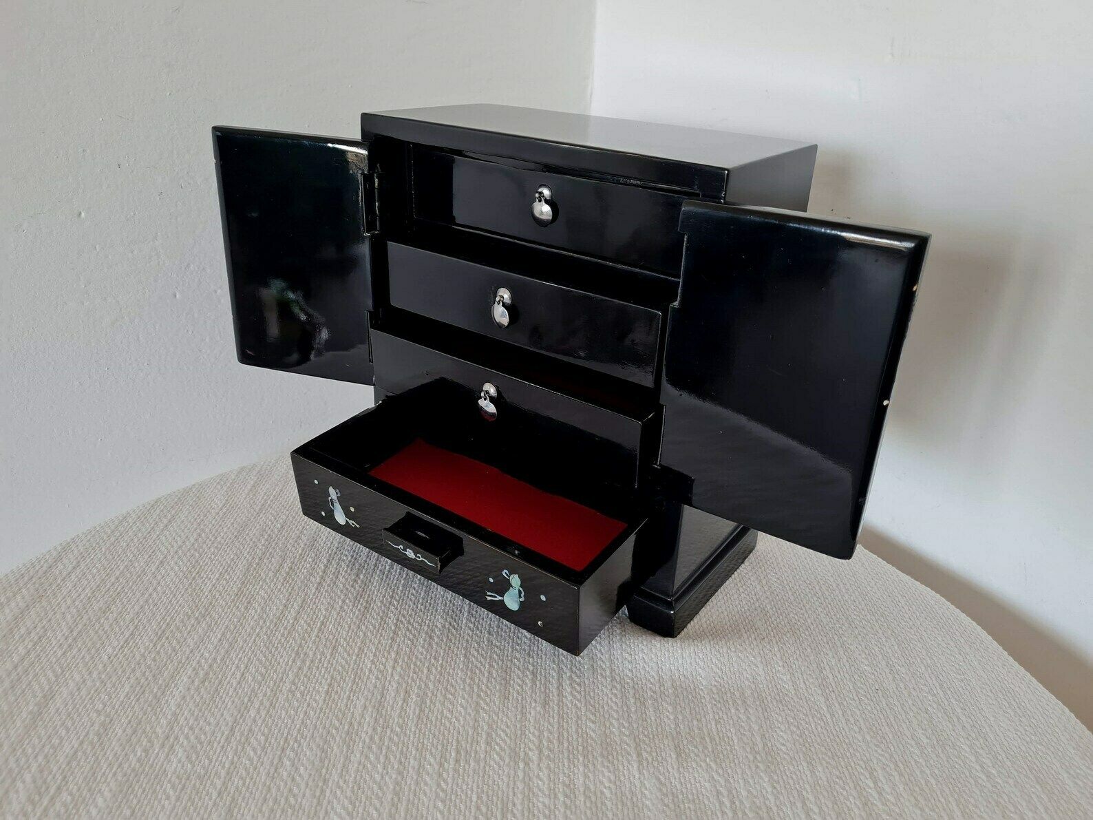 Vintage Chinese Sieradendoos Met Parelmoer Inlegwerk photo vinterior