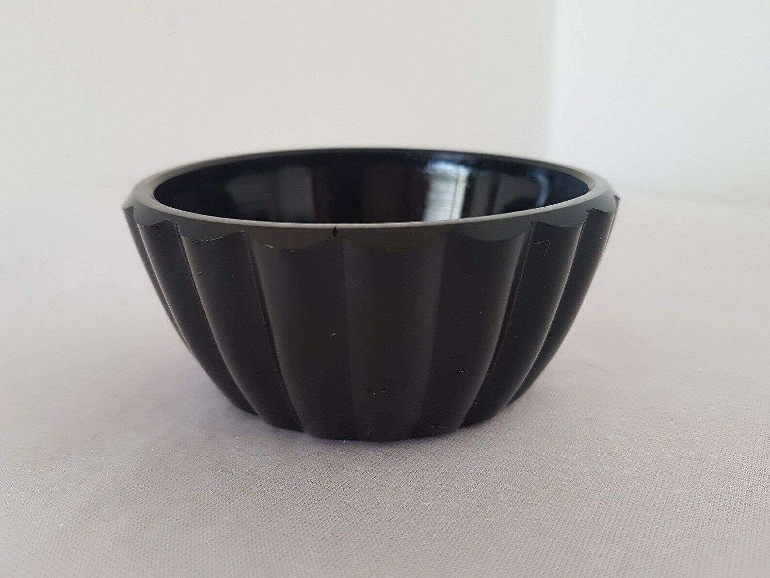 Bohemian Art Deco Opaque Black Glass Powder Can Dose Schlevogt Hoffmann Excellent Condition photo Home Decor