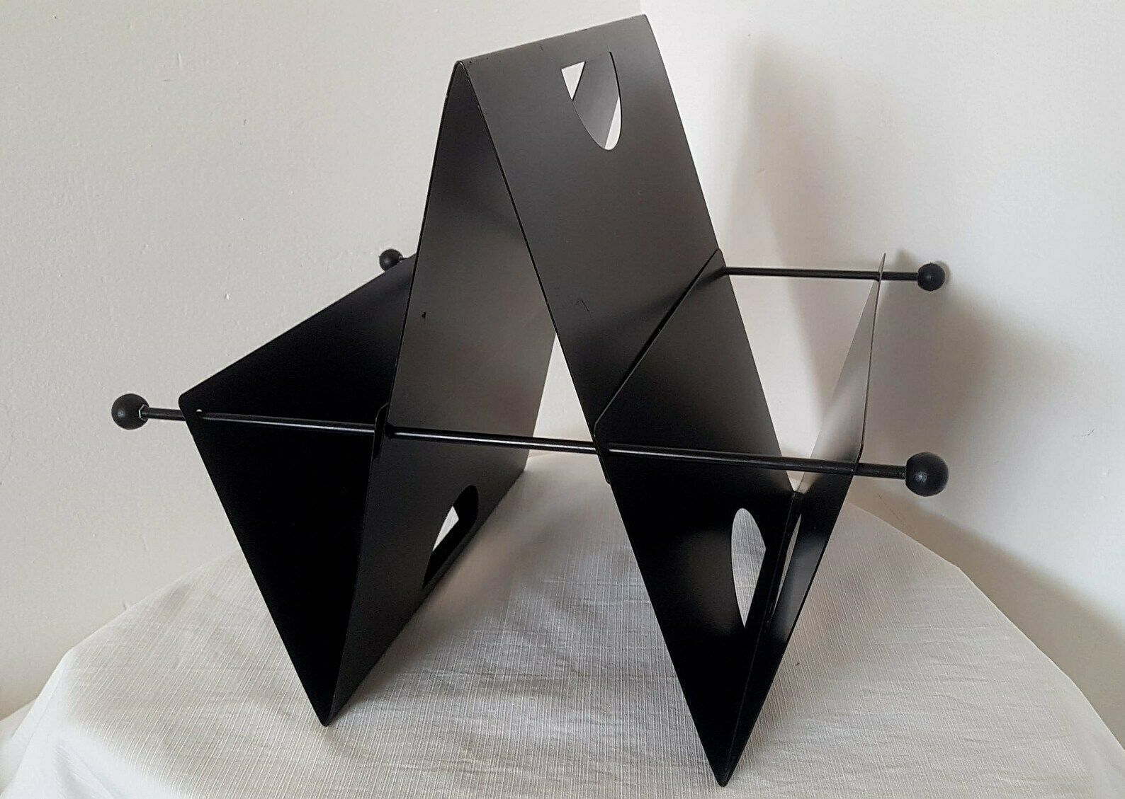 photo for sale Vintage Memphis Milano Tijdperk Zwart Tijdschriften /Vinylrek Italiaans Postmodern Sottsass Stijl
