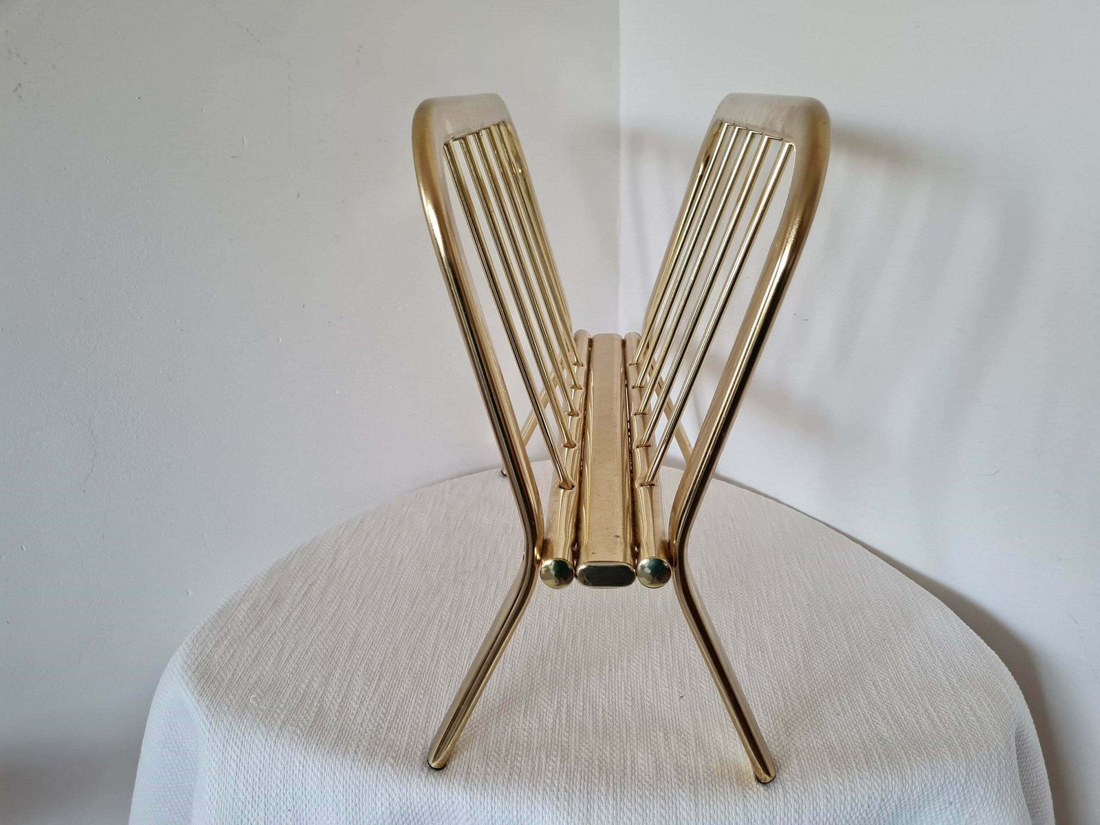 Vintage Mid Century Modern Hollywood Regency Metal Magazine Rack In Gold photo for sale