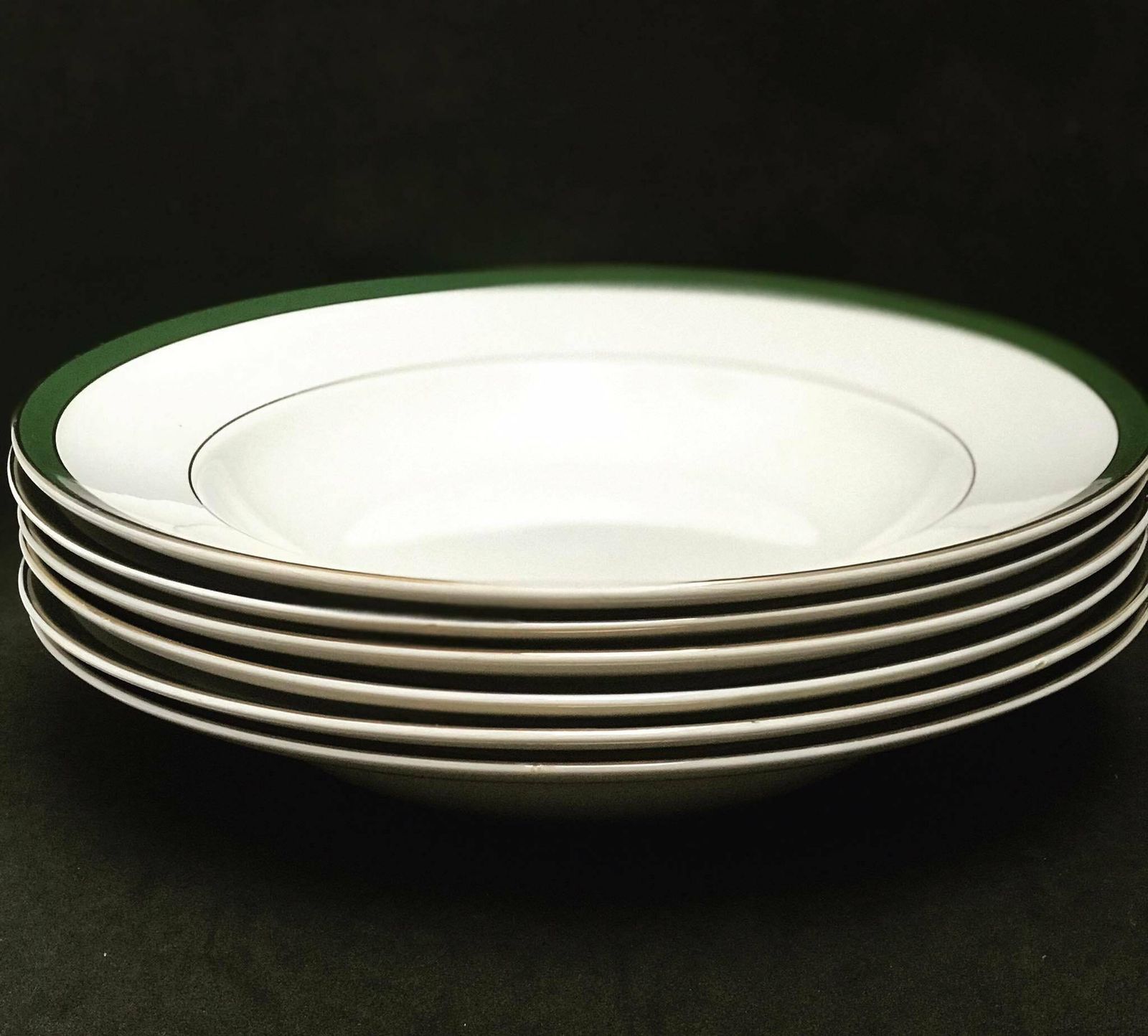 Antiek Set Van 6 Soepborden Van Villeroy And Boch Mettlach, Groene Rand Met Goud, 19e Eeuw, Grote Borden 25,1 Cm Diameter, Duits Porselein