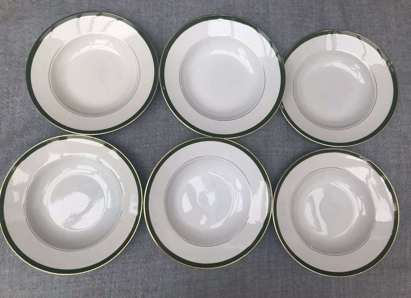Antiek Set Van 6 Soepborden Van Villeroy And Boch Mettlach, Groene Rand Met Goud, 19e Eeuw, Grote Borden 25,1 Cm Diameter, Duits Porselein photo buy