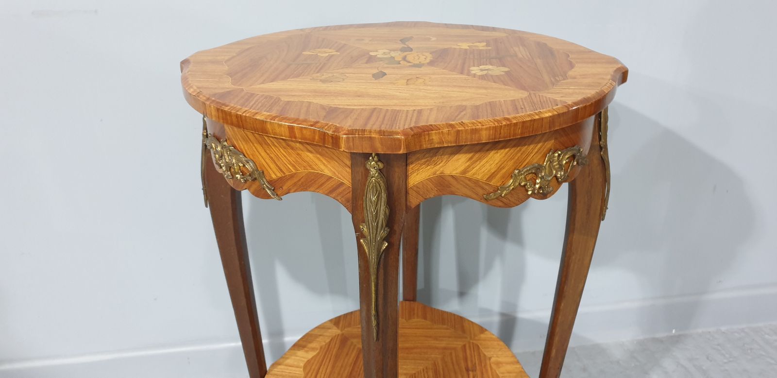 Very Good French Marquetry Occasional Table photo vinterior