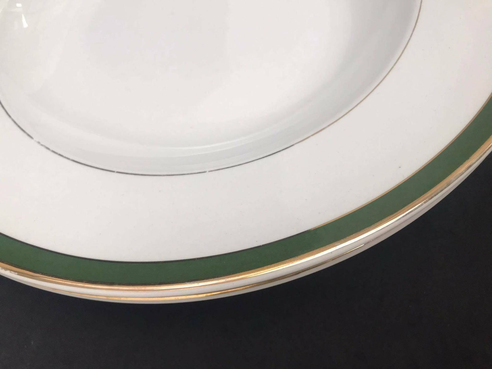 Antiek Set Van 3 Soepborden Van Villeroy And Boch Mettlach, Groene Rand Met Goud, 19e Eeuw, Grote Borden 25,1 Cm Diameter, Duits Porselein photo Woonaccessoires