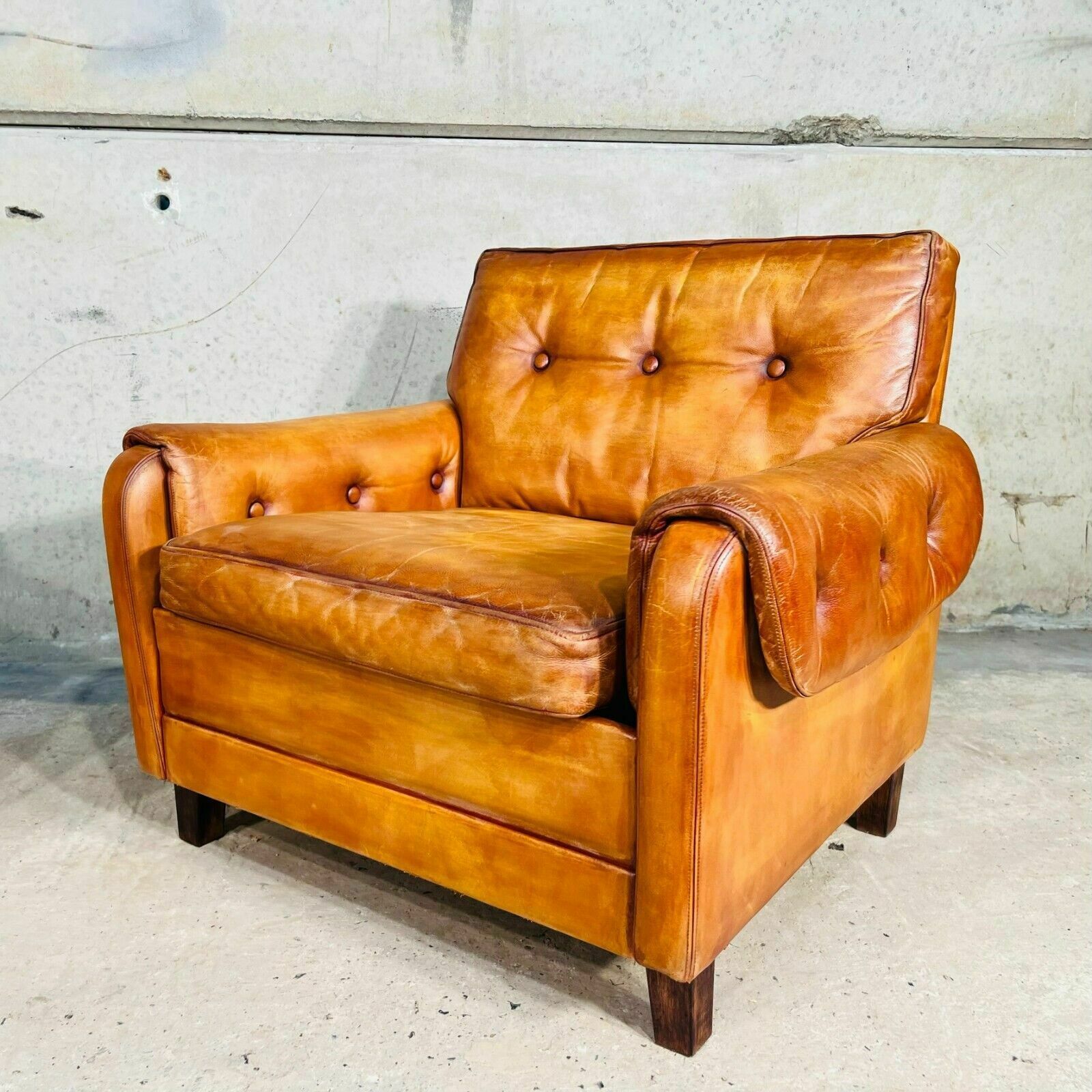 photo vinterior Pair Of Vintage Danish 70s Light Tan Leather Armchairs