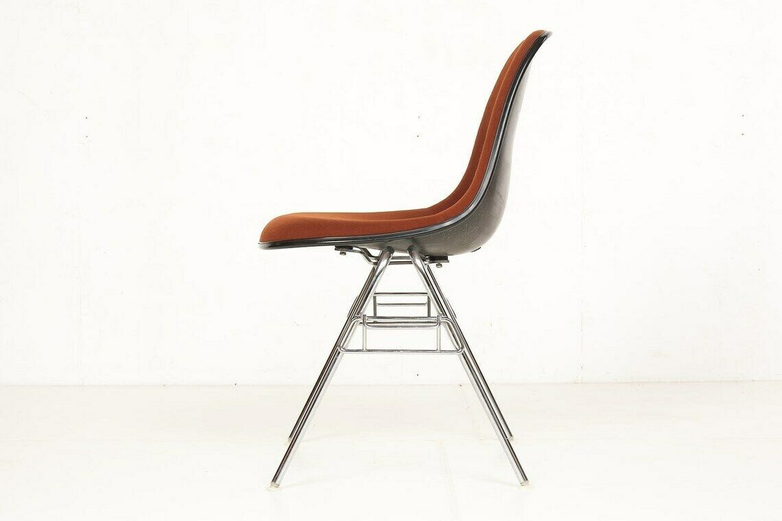 Chair Herman Miller, Stackable, Fiberglass Shell, Upholstered, Set Of 4. A Total Of 9 Pieces Available photo for sale