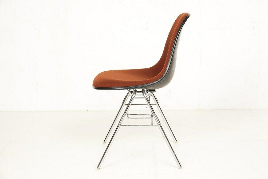Chair Herman Miller, Stackable, Fiberglass Shell, Upholstered, Set Of 4. A Total Of 9 Pieces Available photo Furniture