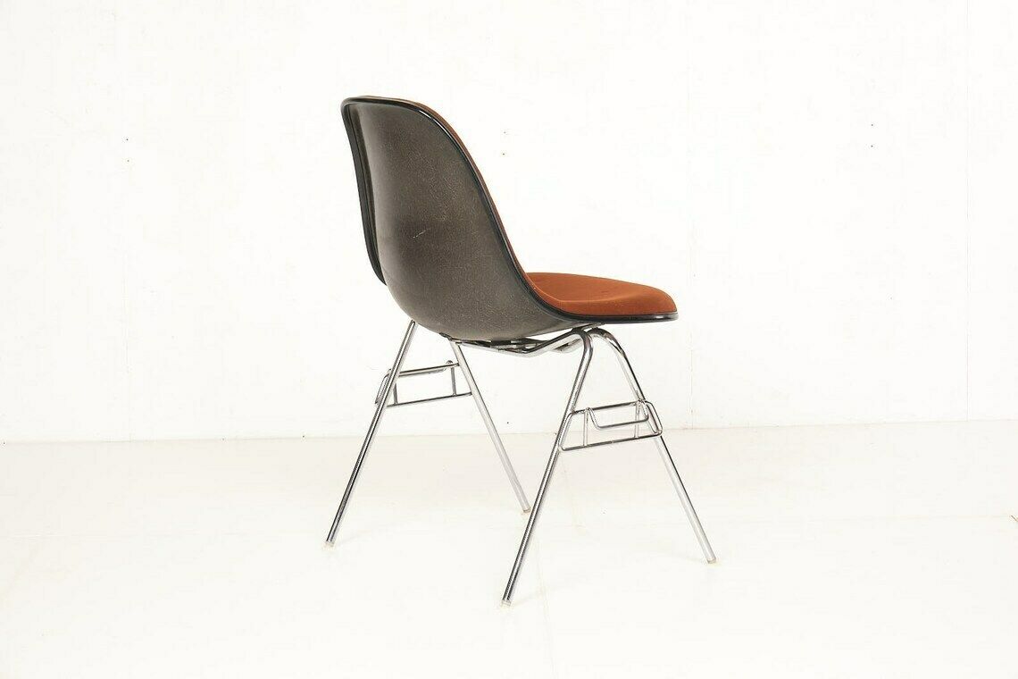 Chair Herman Miller, Stackable, Fiberglass Shell, Upholstered, Set Of 4. A Total Of 9 Pieces Available photo buy