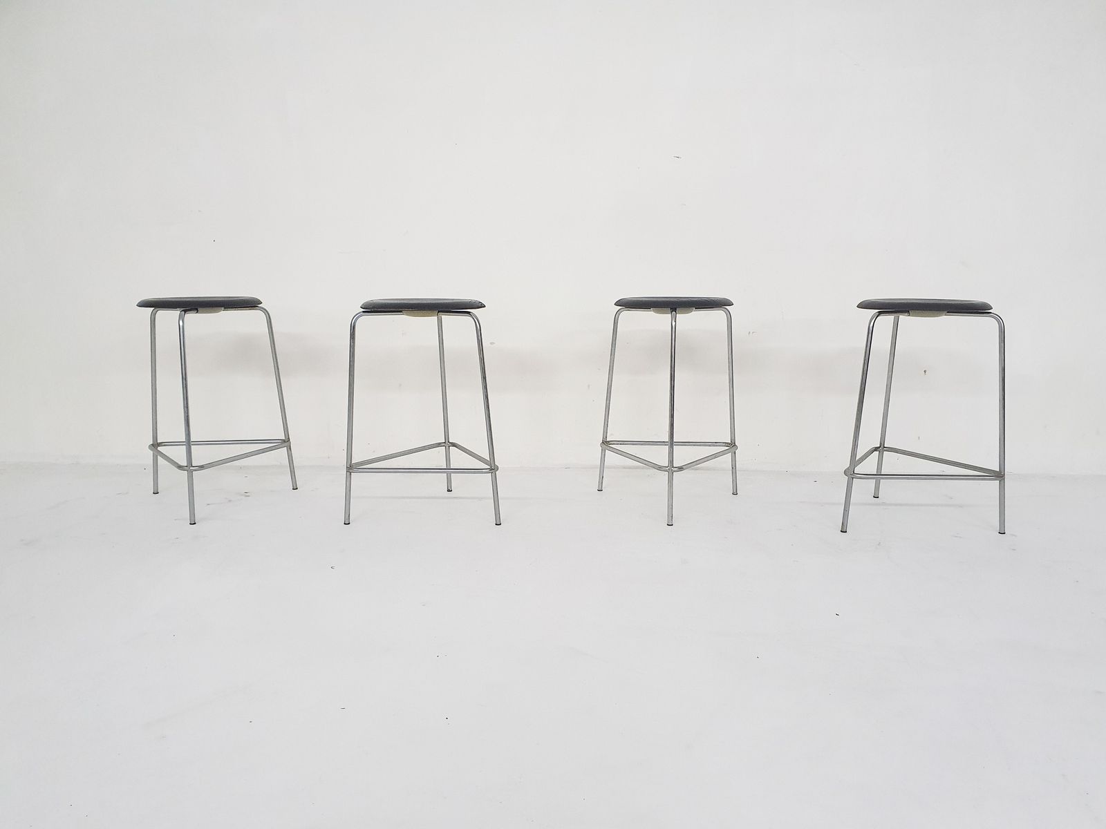 Arne Jacobsen Voor Fritz Hansen "M3170" Krukken, Denemarken, 1967 photo Meubels