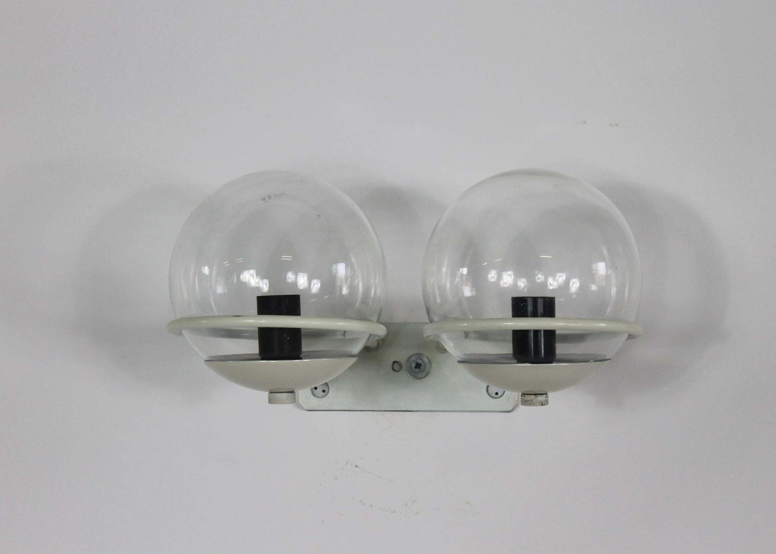 photo for sale Gino Sarfatti Set Of Two Wall Lamps 238/2 In Aluminium And Glass By Arteluce 60s
