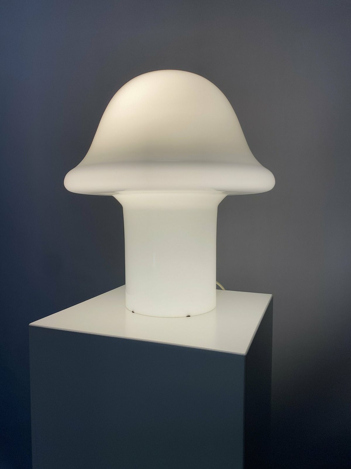 photo furniture Large Fully White Glass Peill And Putzler Mushroom Table Lamp Xl 1970