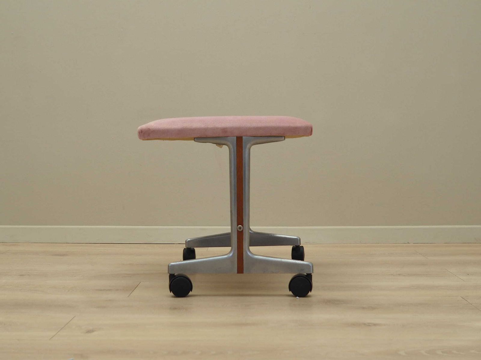 Pink Footrest, Danish Design, 1960s, Production: Denmark photo Furniture