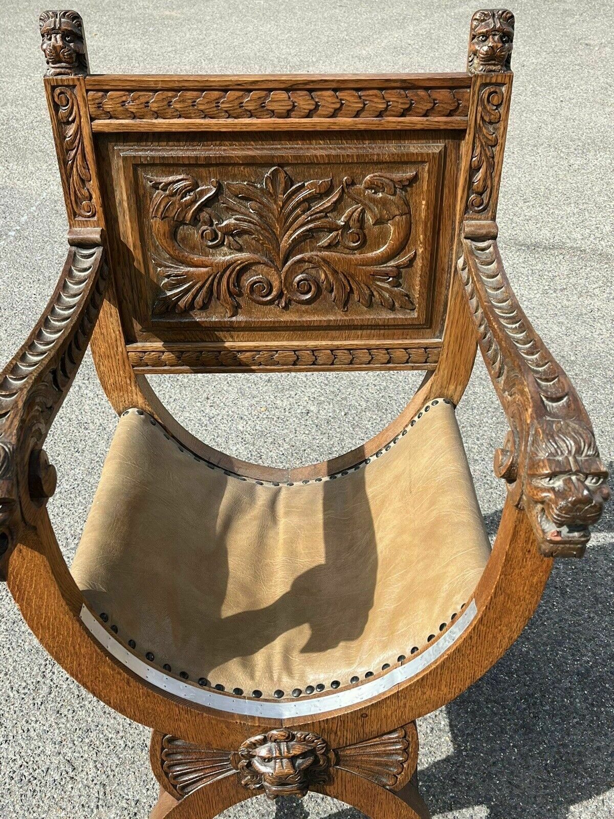 Antique Carved Oak Chair, With Carved Lion Heads Decoration photo 695.0