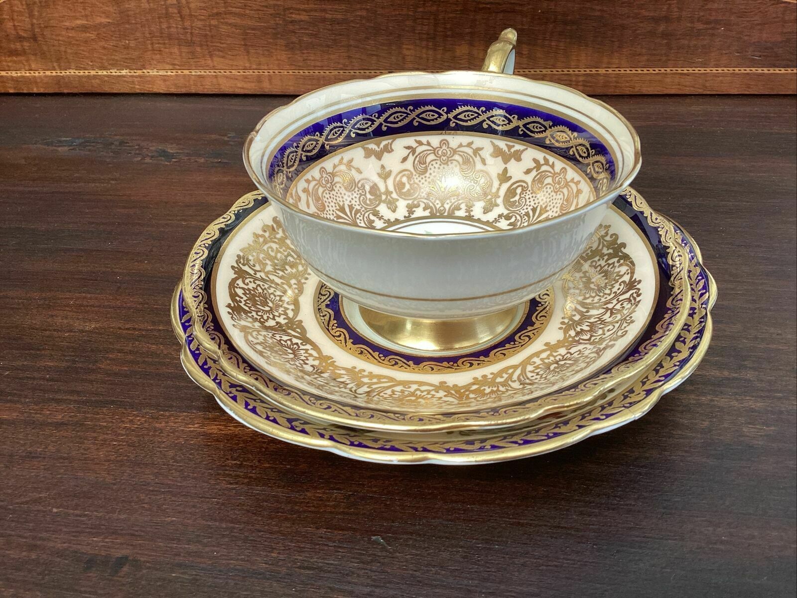 photo vintage Paragon Antique Floating Rose Cabinet Tea Trio Cobalt And Gilt C 1945
