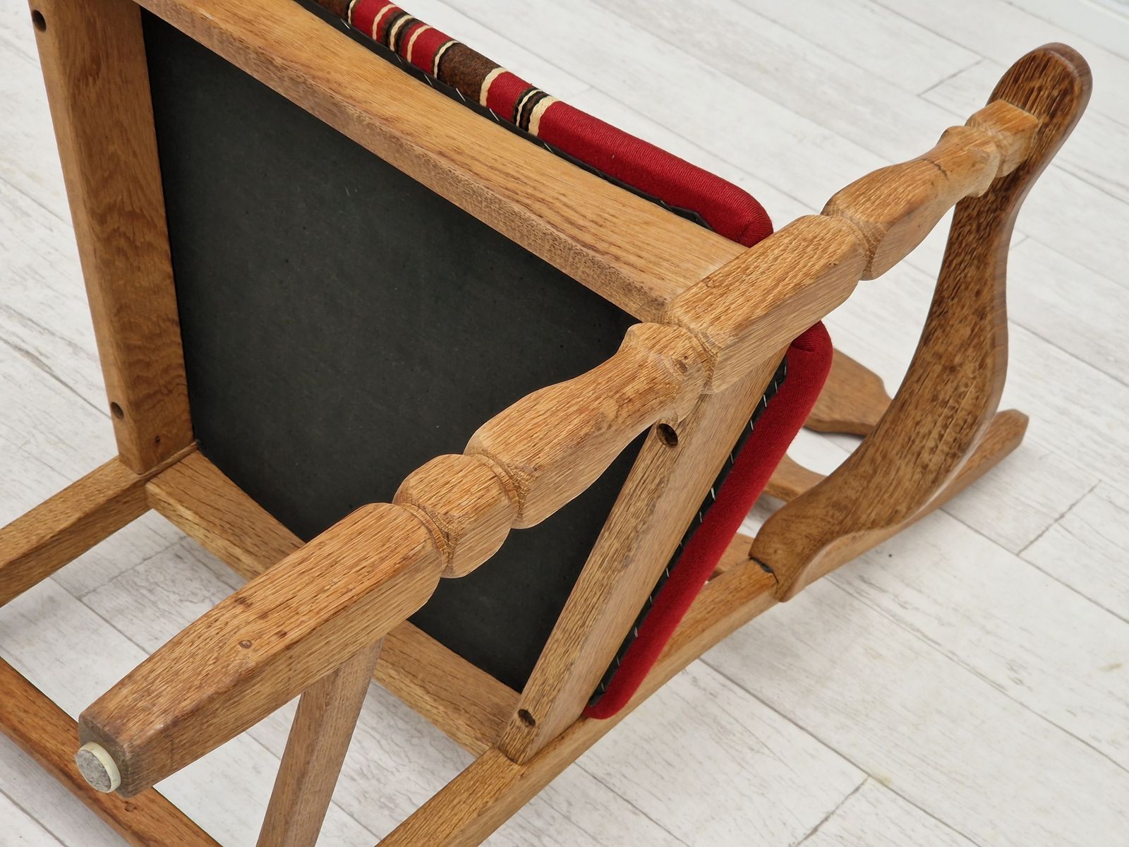 photo vintage 1960s, Danish Design, Armchair, Oak Wood, Furniture Wool.