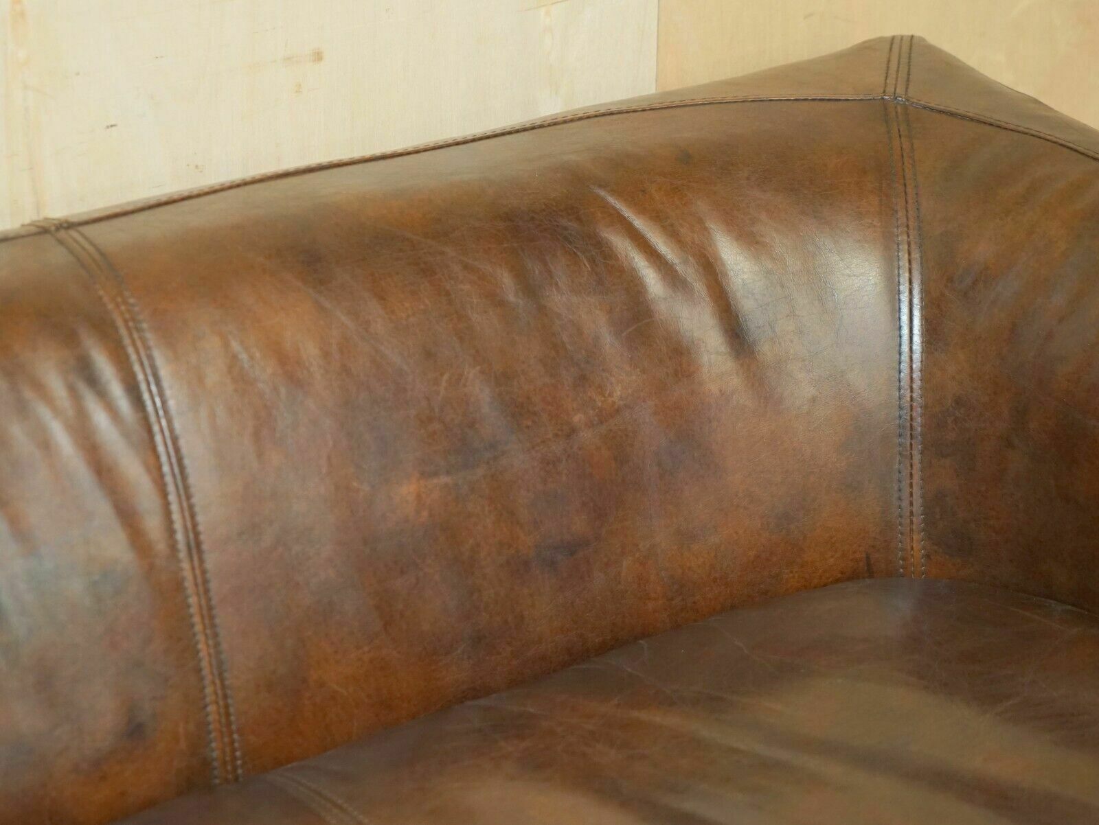 photo vinterior Timothy Oulton Vintage Aged Brown Heritage 134cm Wide Sofa Stunning Patina