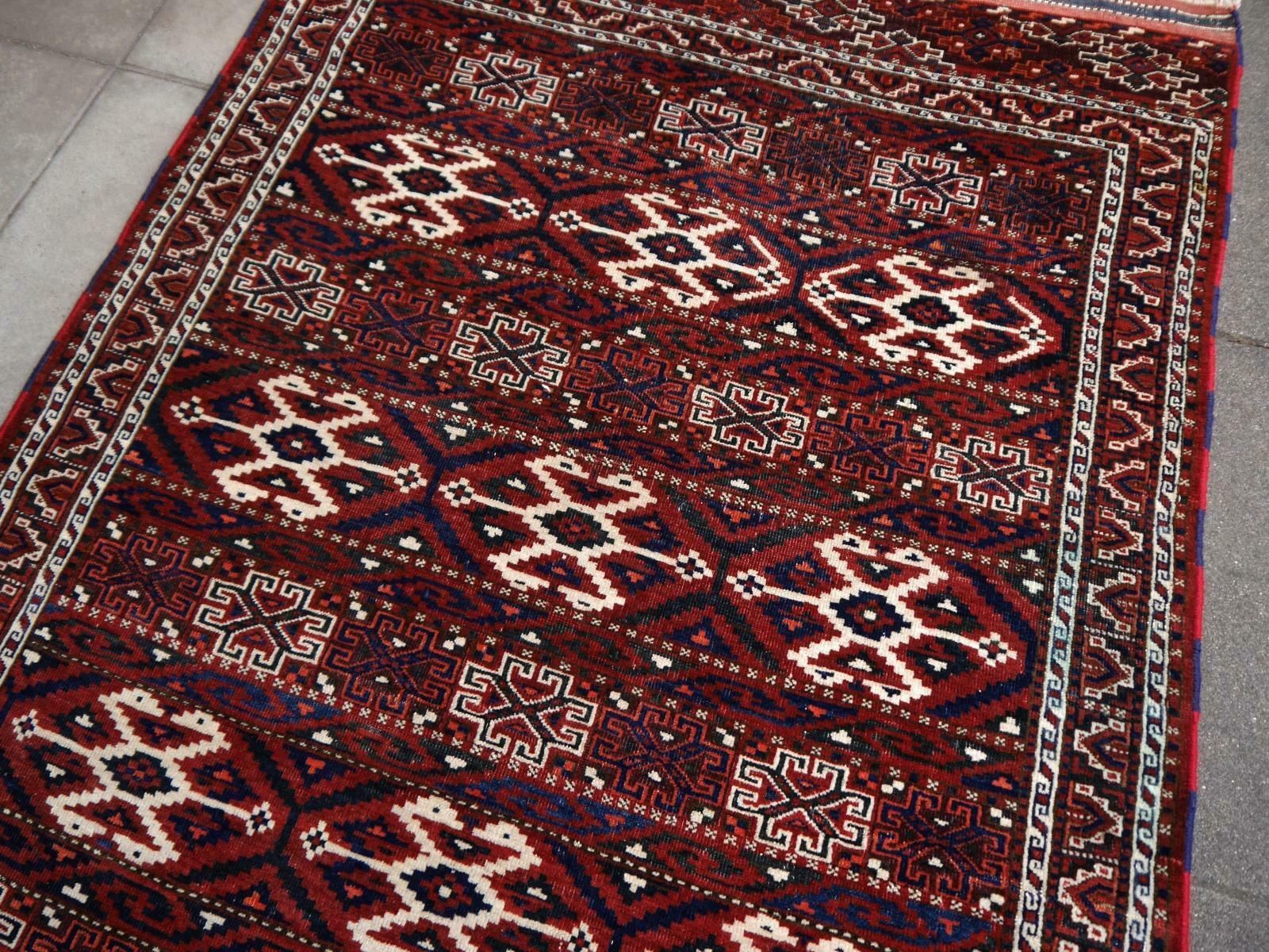photo vinterior Yomud Tribeal Turkmen Turkoman Antique Rug With Ram Motive Hand Knotted Carpet