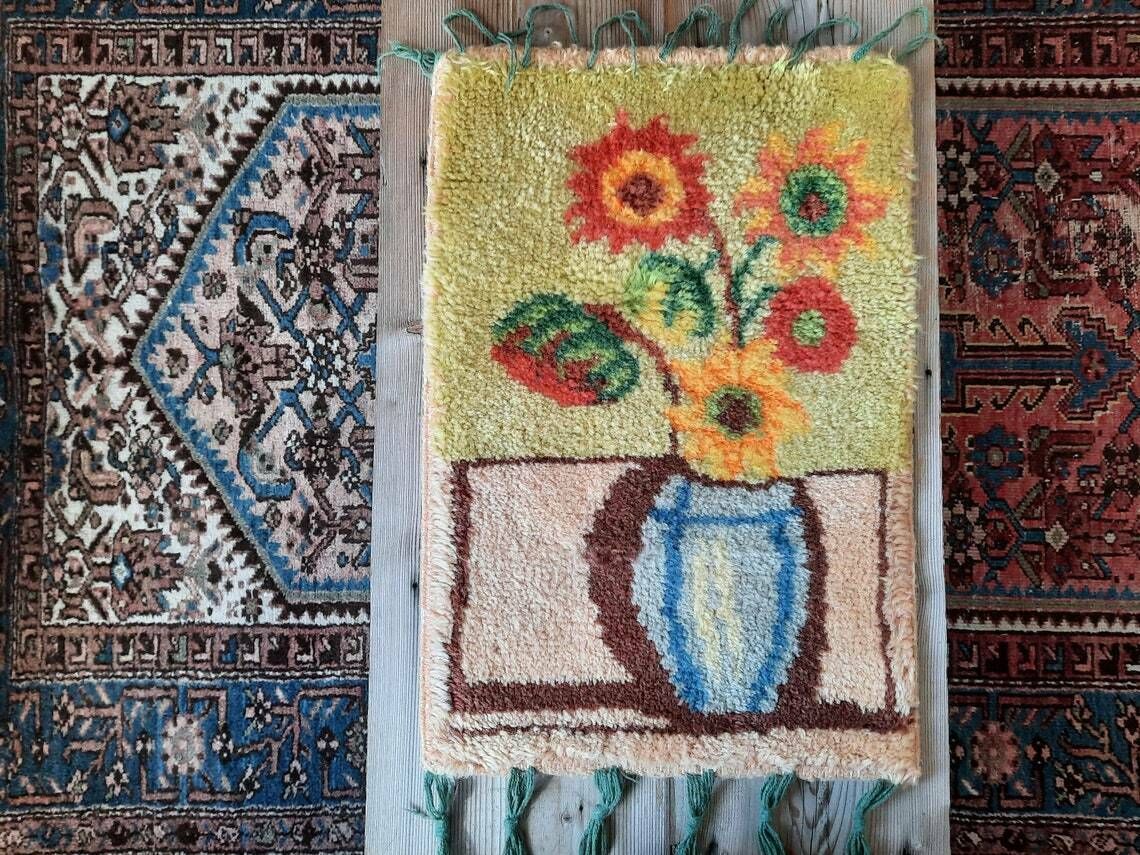 Small Vintage Latch Hook Wall Tapestry With Sunflower Design, Bohemian Hand Made Wall Hanging Rug With Still Life Decor, Textile Wall Art