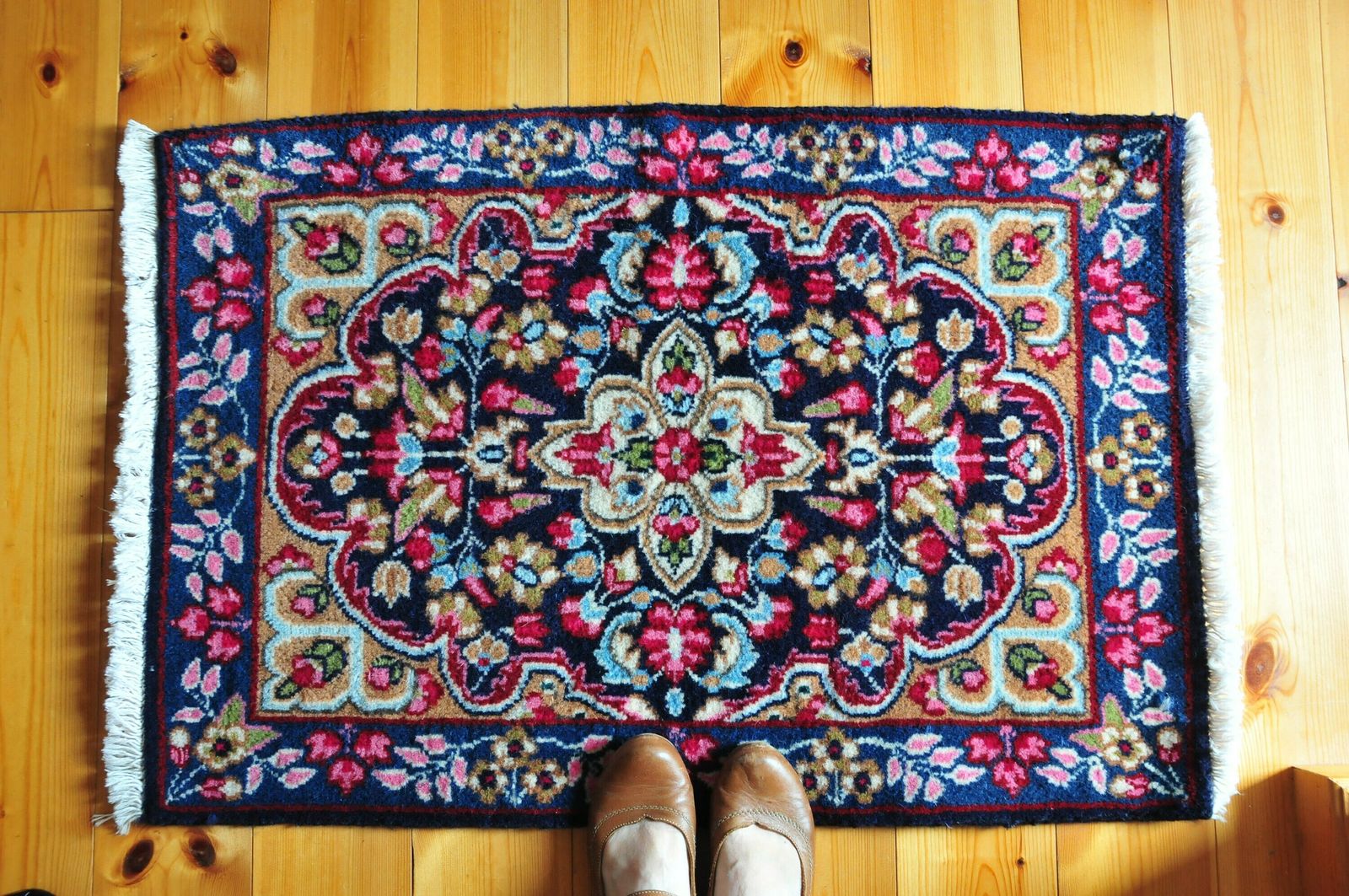 Small Handknotted Rug With Floral Rose Design, Floral Turkish Carpet Cas7 photo vintage