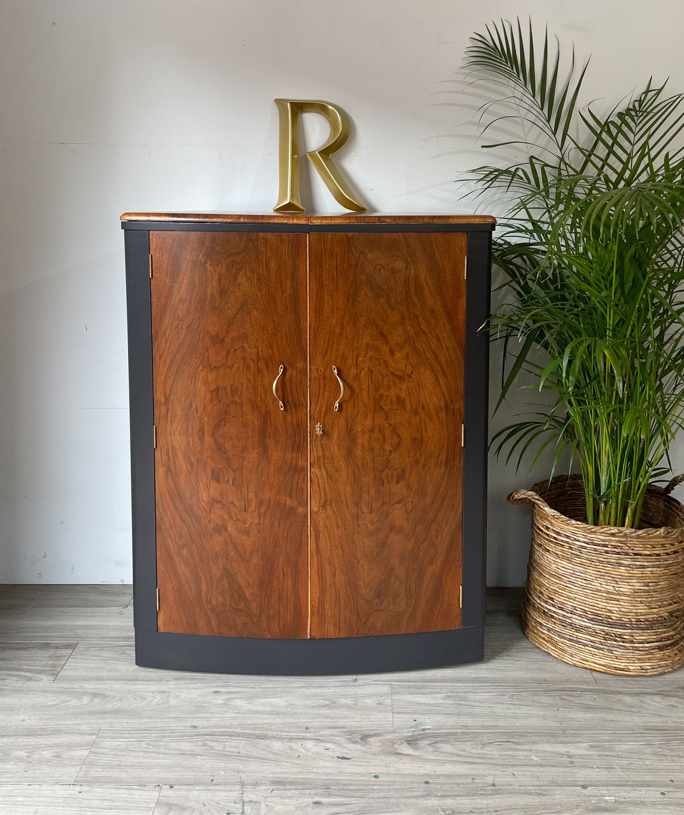 photo furniture Metamorphic Drinks Bar By Turnidge Of London Refurbished