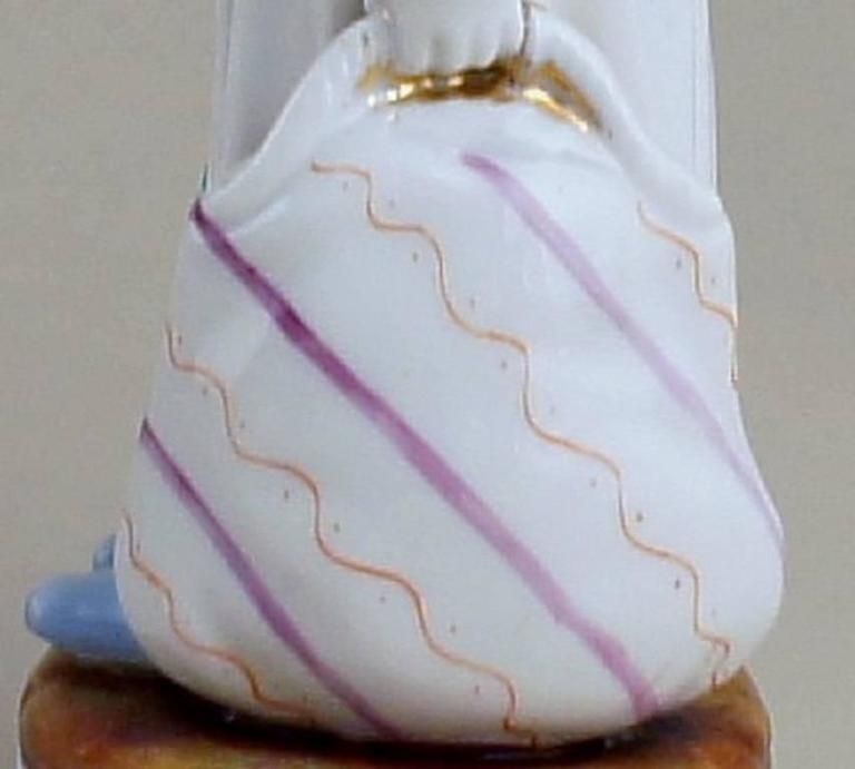 Milan, G. Richardi, Girl With Hat, Bag, Umbrella In Porcelain photo 234.0
