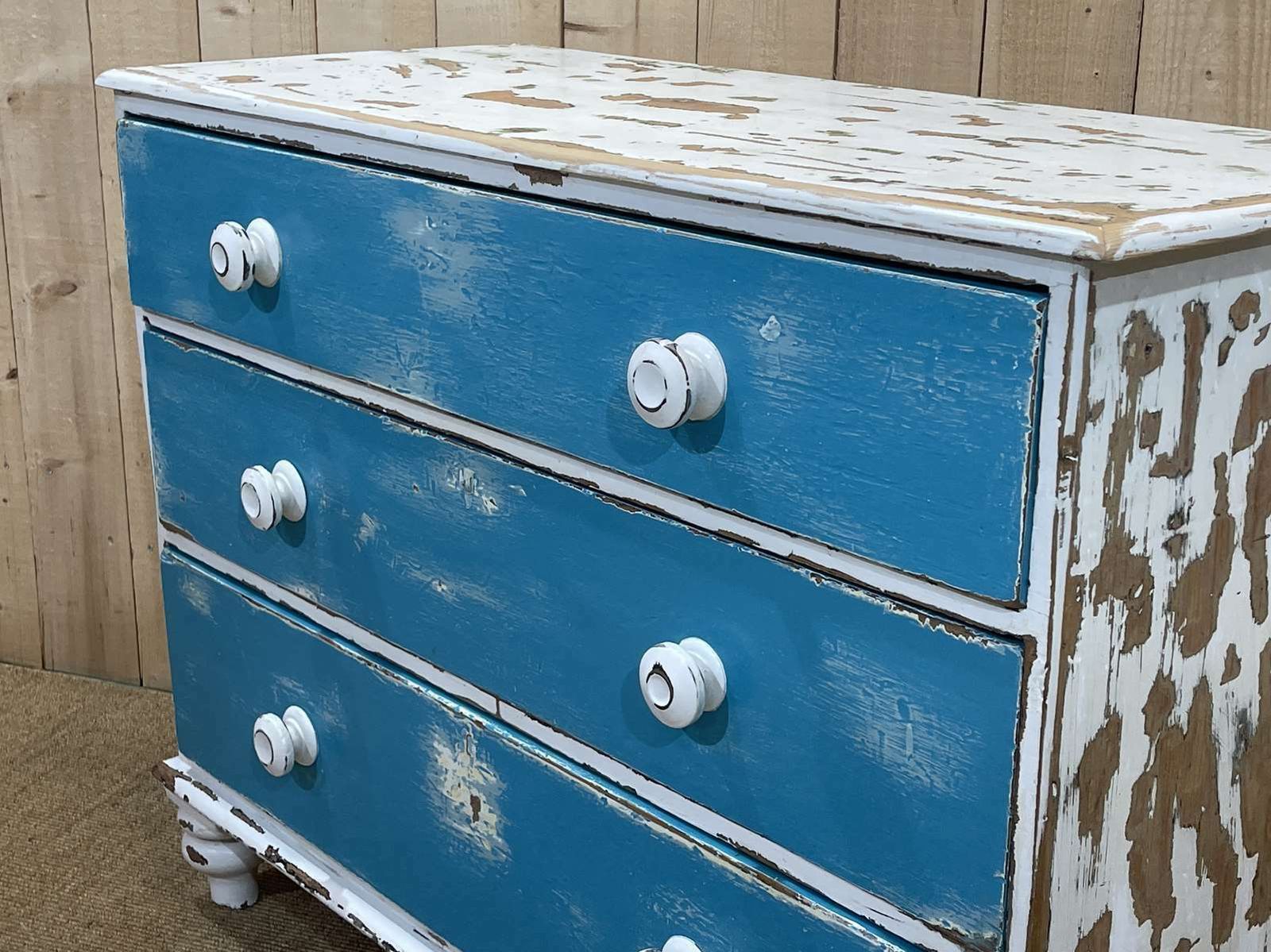 photo vinterior Victorian 19th Century Chest Of Drawers In Painted Fir