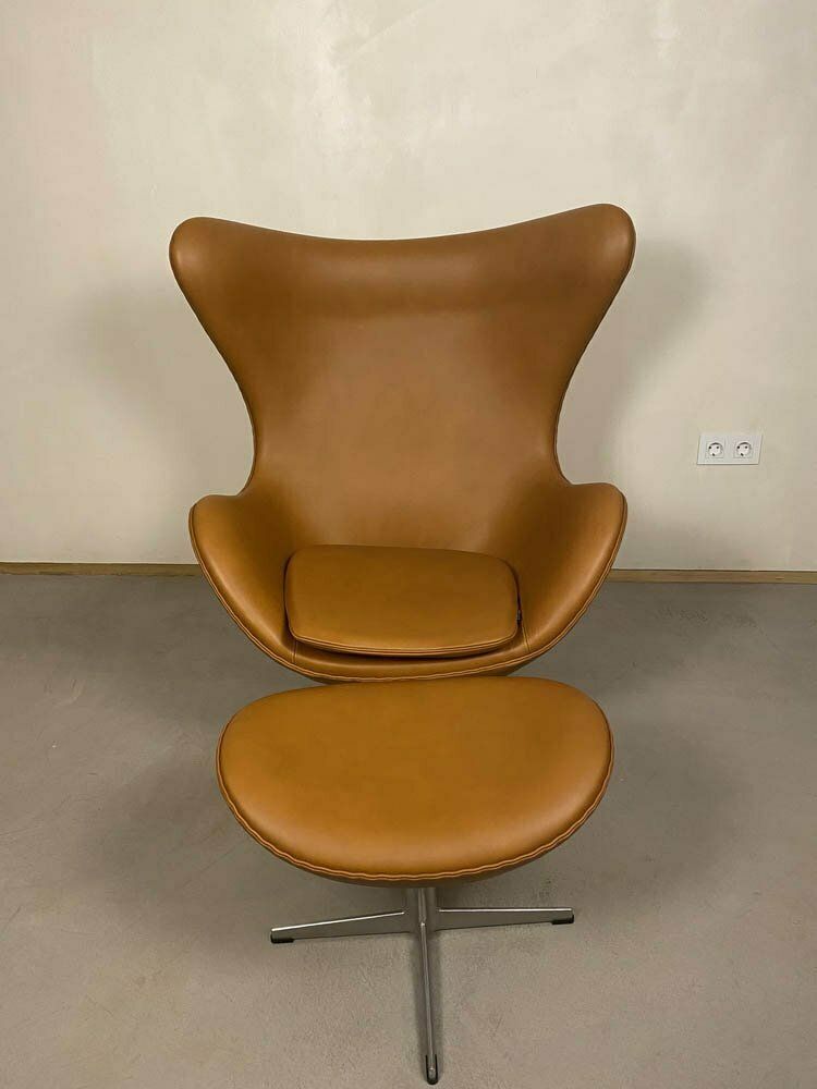 photo for sale Egg Chair With Ottoman By Arne Jacobsen For Fritz Hansen, 2004, Set Of 2