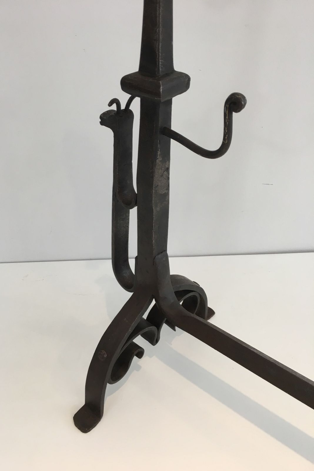 photo vinterior Pair Of Important Wrought Iron Andirons Representing A Snail