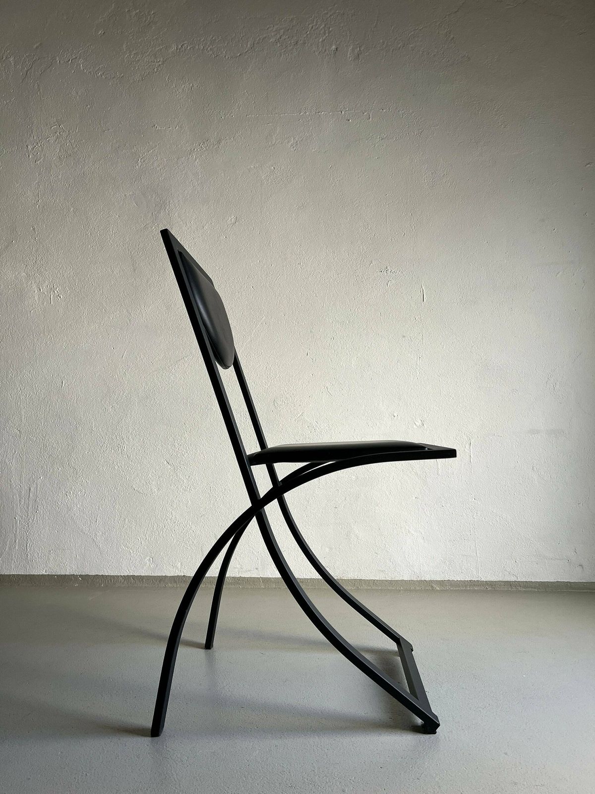 4 Postmodern Black Metal Chairs / Leather Seat / Kff Sinus / Vintage photo Furniture