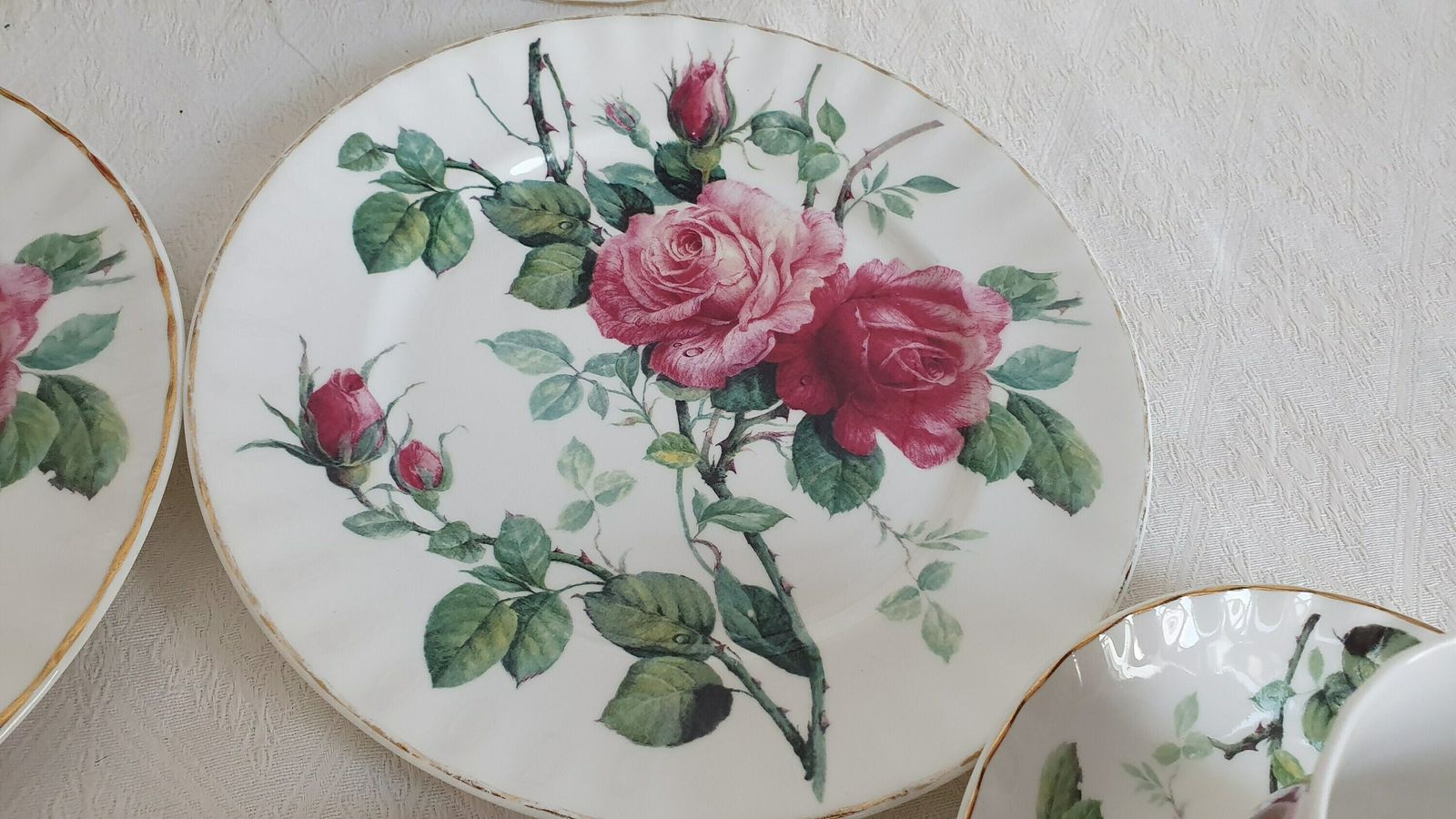 Delightful Set Of 4 Rose Cups Saucers And Large Tea Plates ‘English Rose’ Tea Set Exclusive Design Roy Kirkham 1992 photo 60.0