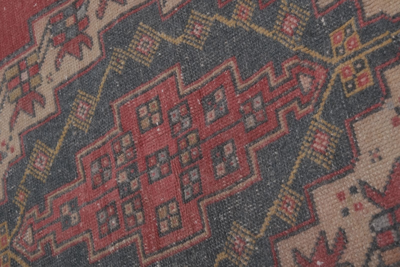 Vintage Faded Red Turkish Oushak Rug photo vinterior