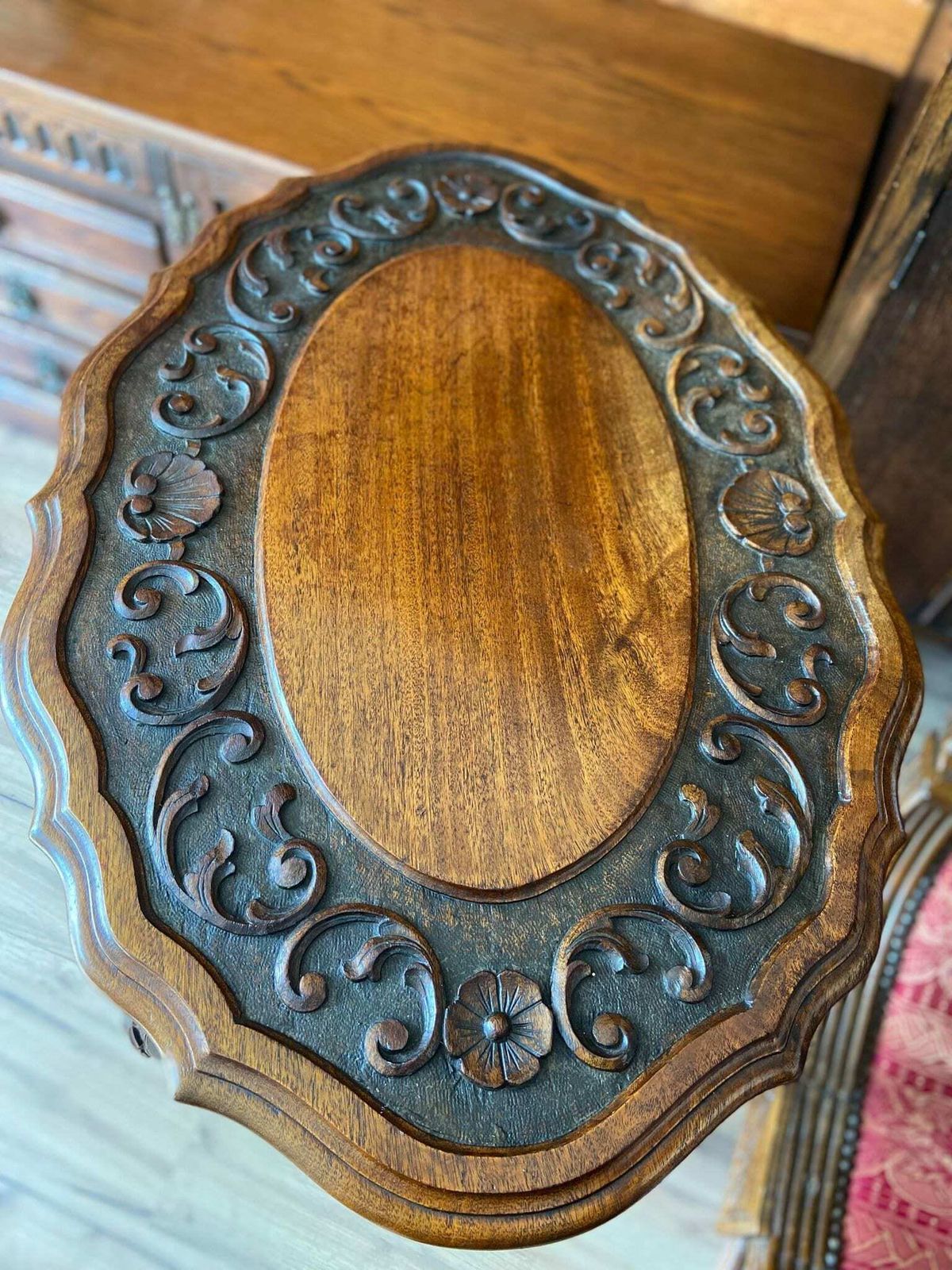 Antique Victorian Mahogany Oval Foliate Carving Window Table / English 19th Century photo vinterior
