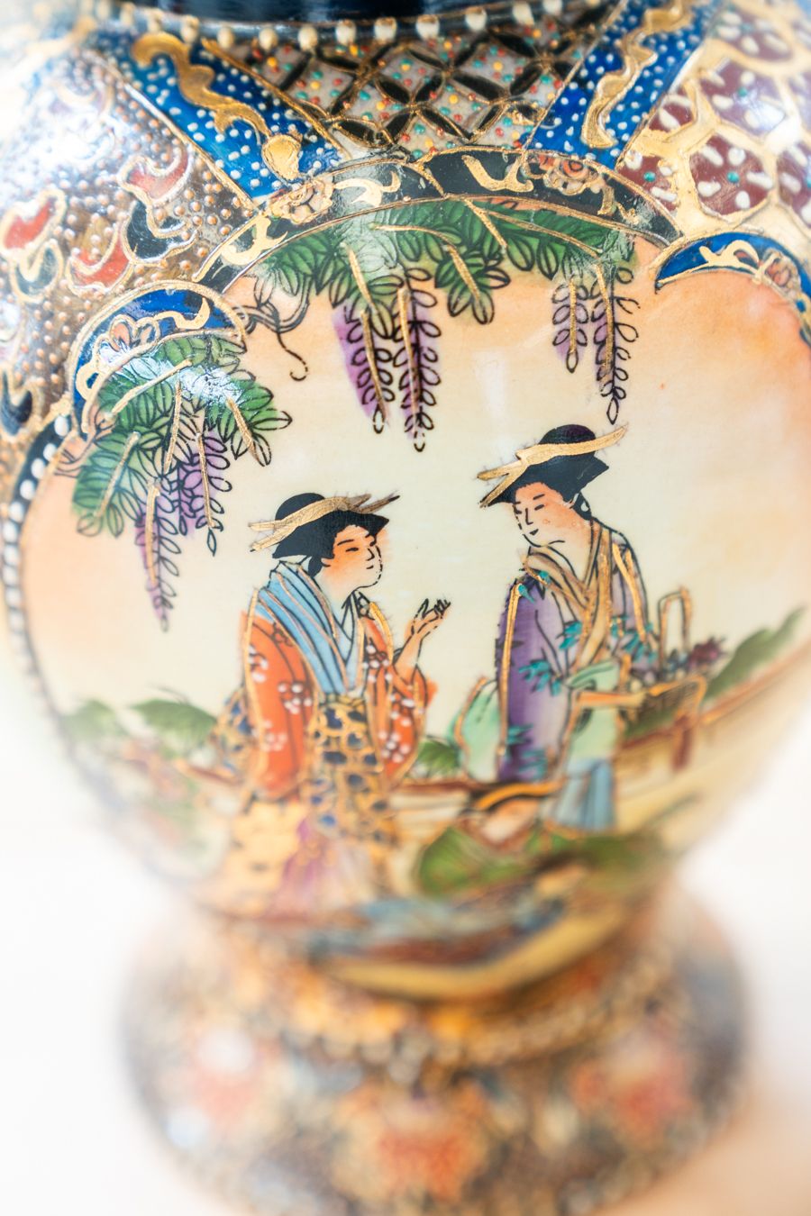 Vaso Cinese In Ceramica Anni ‘60 Dipinti A Mano photo for sale