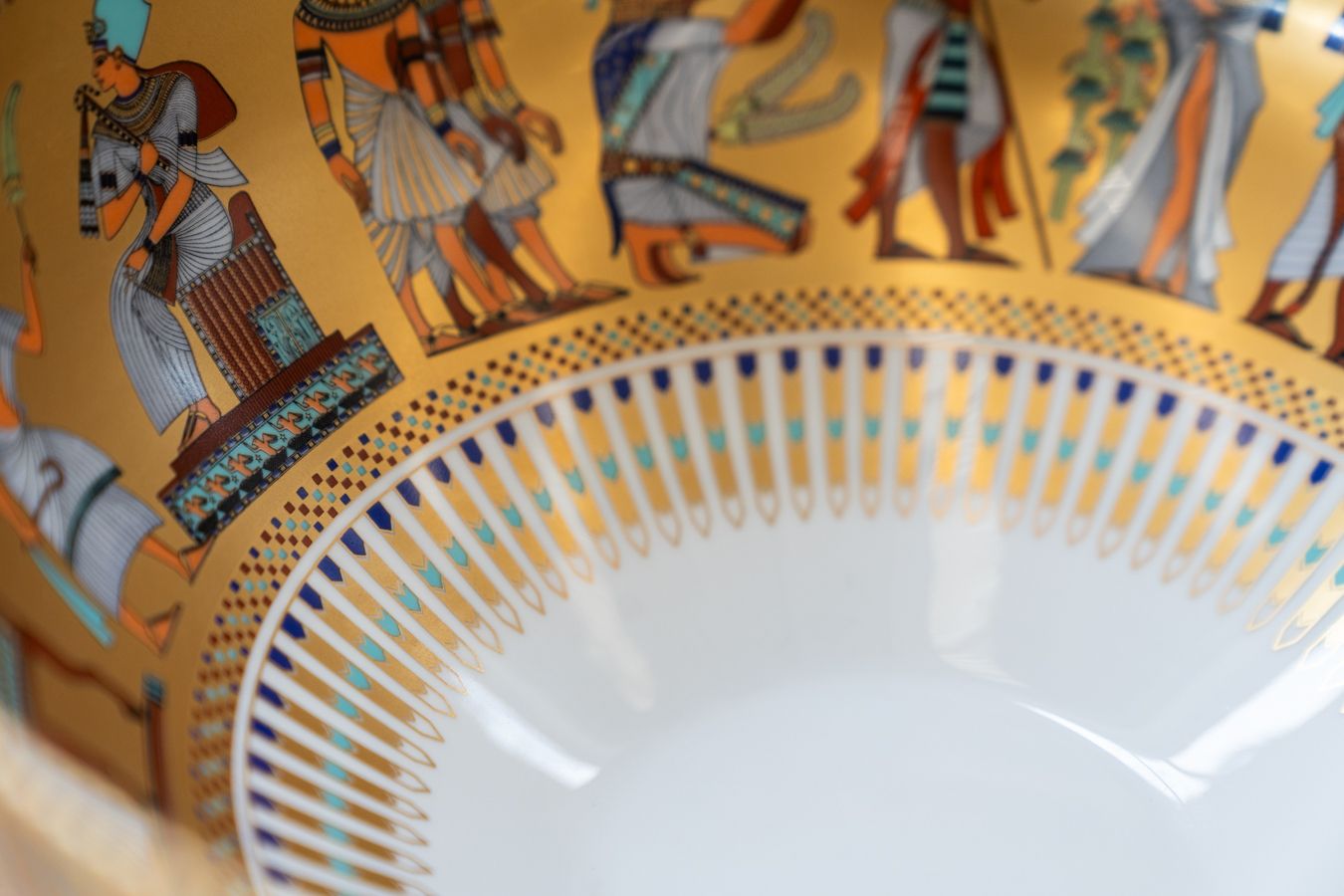 photo vinterior Kaiser "Theben" Set Of 2 Porcelain Vases, Egyptian Motif.