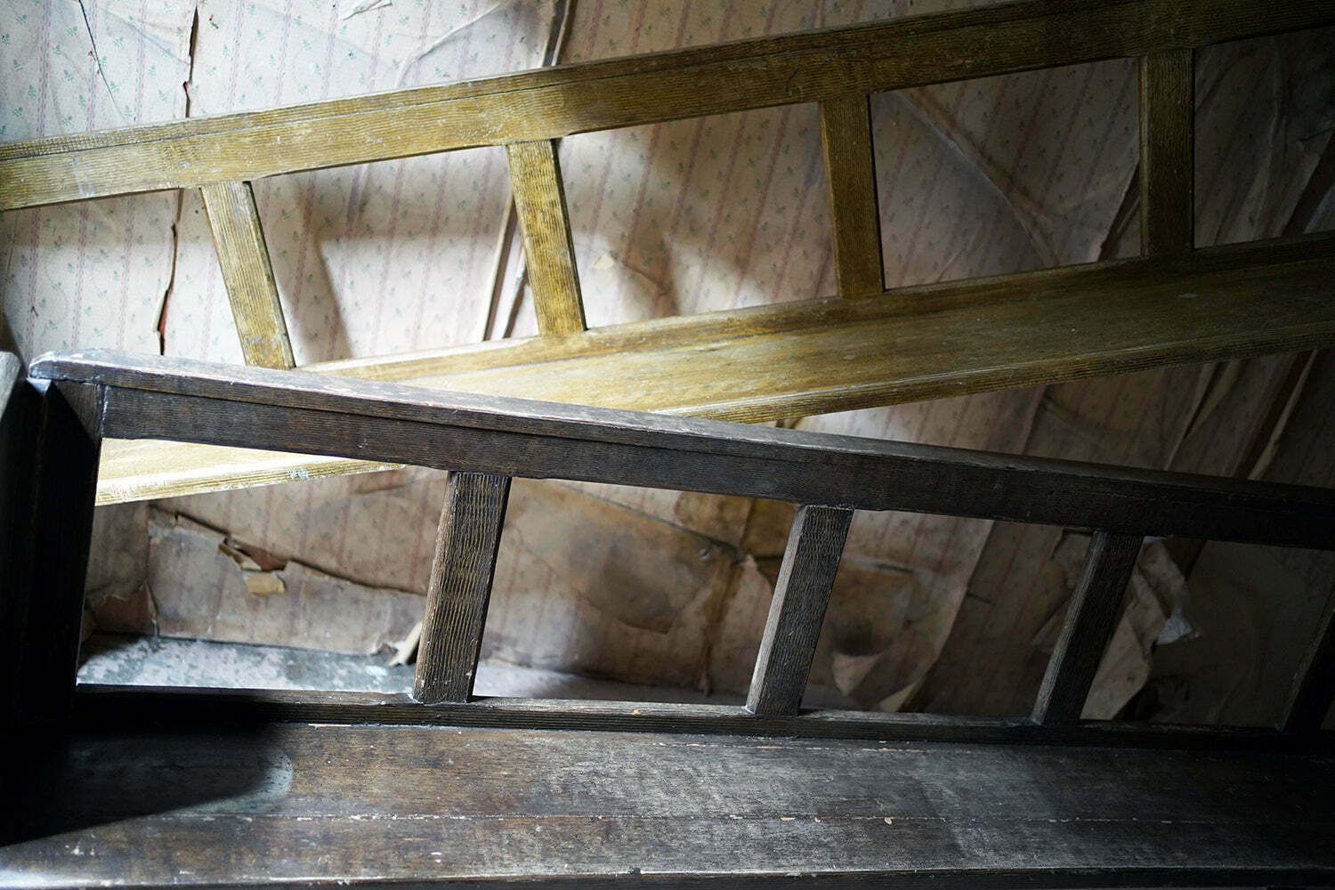 A Large Pair Of Victorian Comb Decorated Painted Pine Church Pews C.1870 photo vinterior