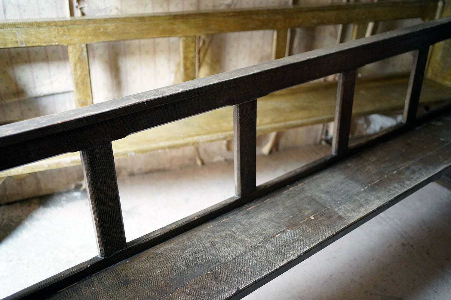 photo vinterior A Large Pair Of Victorian Comb Decorated Painted Pine Church Pews C.1870