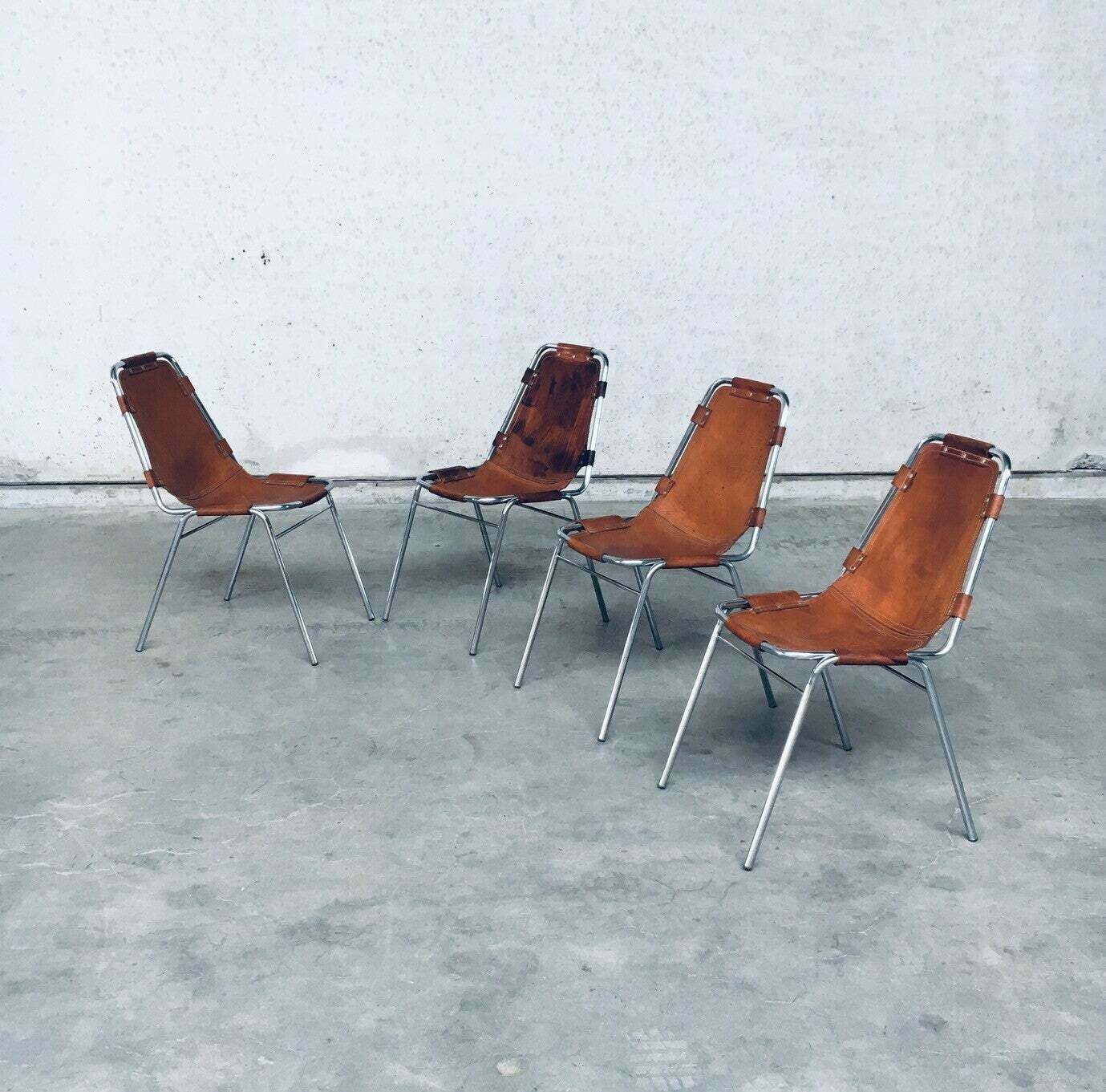 photo furniture "Les Arcs" Eetkamerstoelen Van Dal Vera, Geselecteerd Door Charlotte Perriand, Italië, Jaren 1960