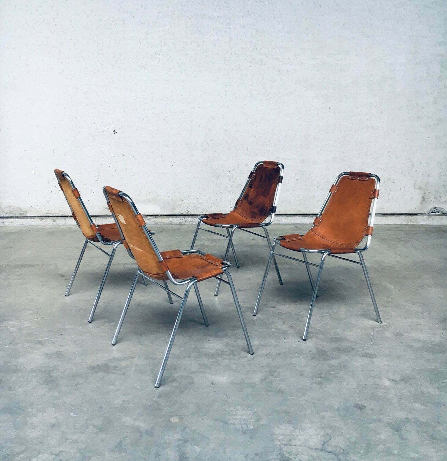 photo vinterior "Les Arcs" Eetkamerstoelen Van Dal Vera, Geselecteerd Door Charlotte Perriand, Italië, Jaren 1960