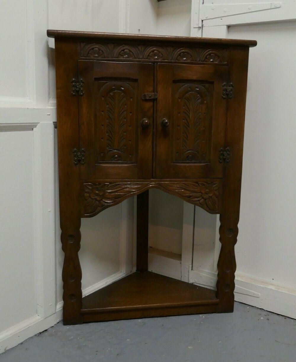 Gothic Oak Shelved Corner Cupboard With Under Tier