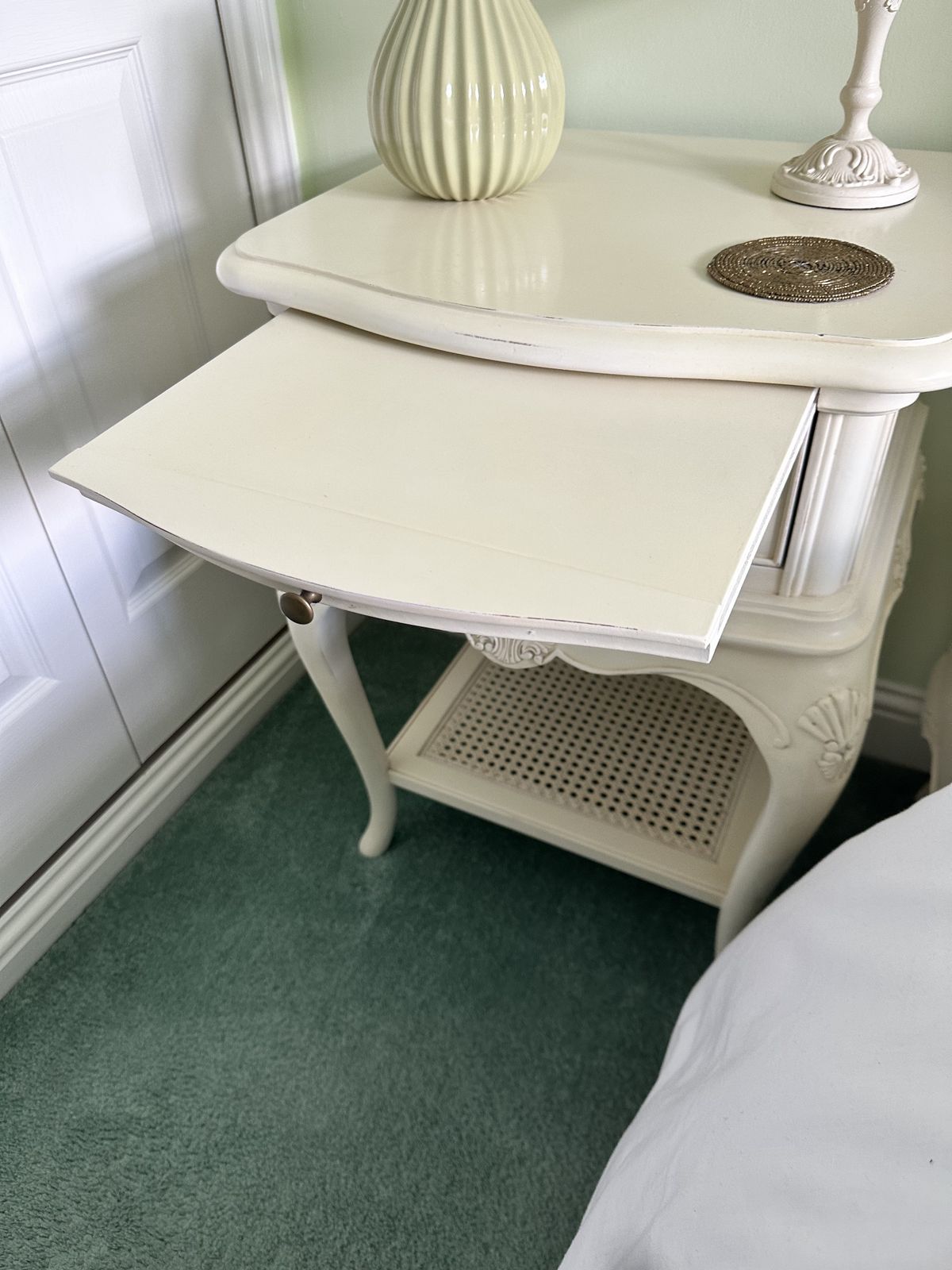 A Pair Of Willis & Gambier Ivory Single Drawer Bedside Nightstands Tables photo furniture