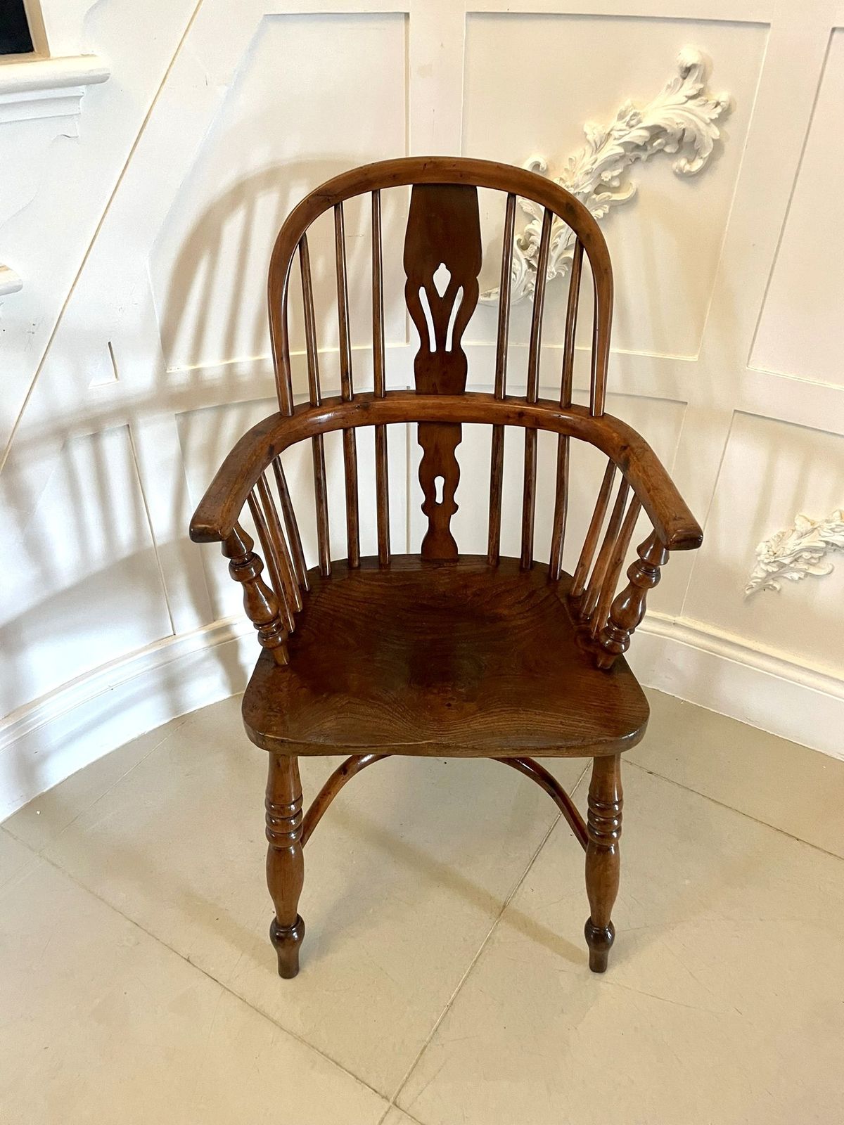 photo furniture Antique Quality Yew Wood Windsor Armchair