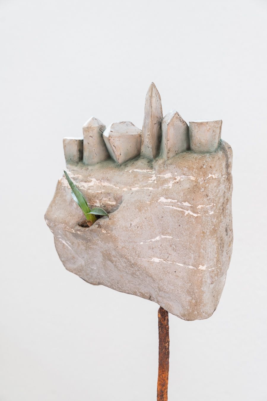 Stone/City Sculpture Naka Zenobia, Tuniz Nicola 1990 photo vinterior