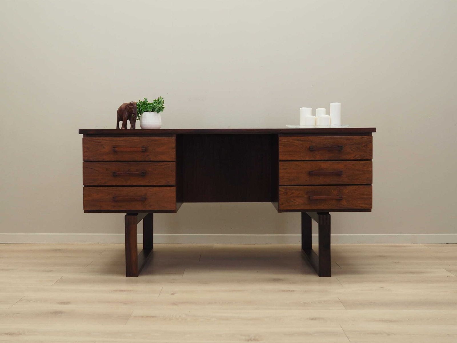 Vintage Desk, Danish Design, 1960s, Designer: Torben Valeur & Henning Jensen, Manufacturer: Dyrlund photo furniture