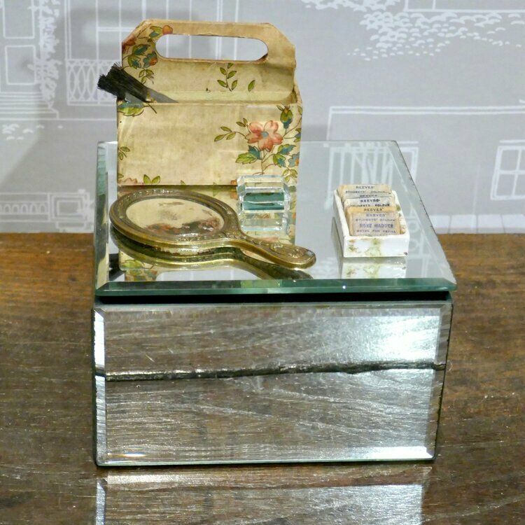 Mirrored Diorama Box